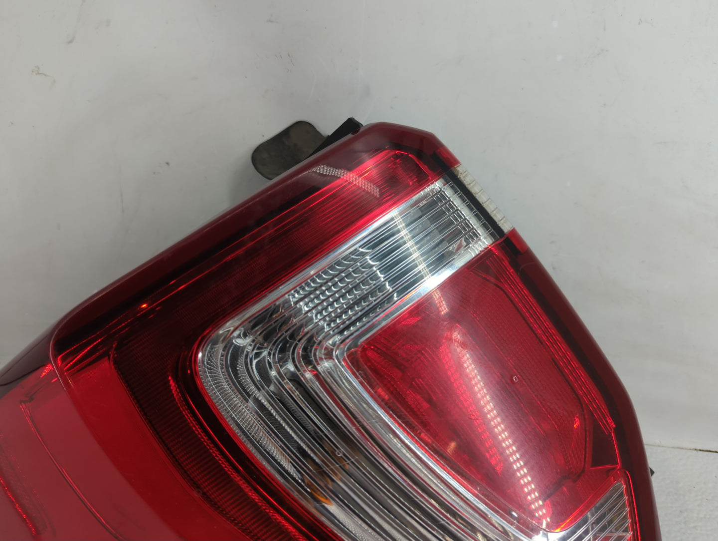 2019 Ford Explorer Tail Light Assembly Driver Left OEM P/N:FB53-13B505-C FB53-13B505-B, FB53-13B505-A Fits OEM Used Auto Par