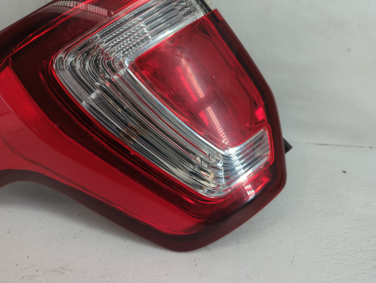 2019 Ford Explorer Tail Light Assembly Driver Left OEM P/N:FB53-13B505-C FB53-13B505-B, FB53-13B505-A Fits OEM Used Auto Par