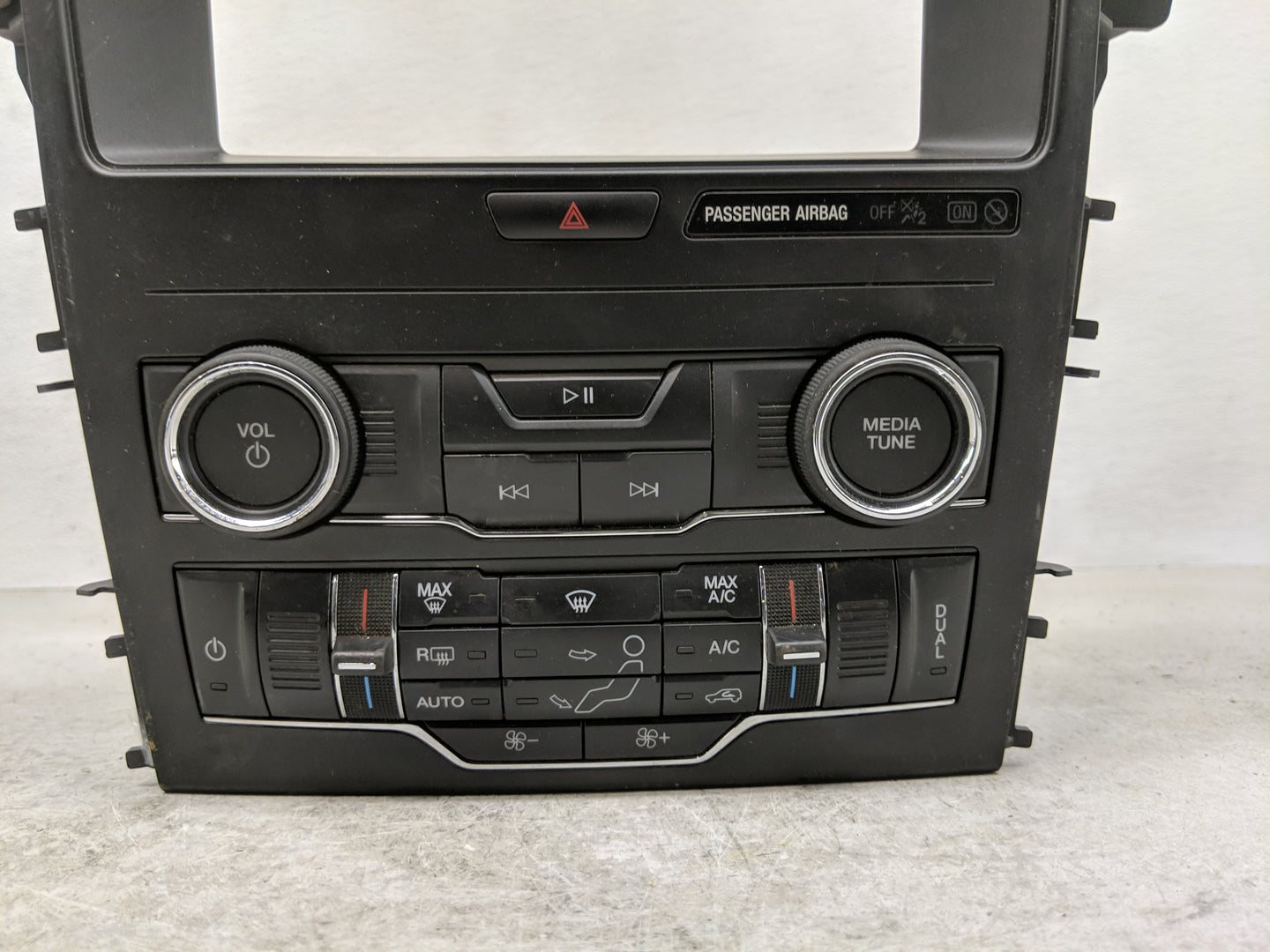 2019 Ford Explorer Radio AM FM Cd Player Receiver Replacement P/N:CV-FJ37N1GX JB5T-18A802-MB Fits OEM Used Auto Parts - Oemu