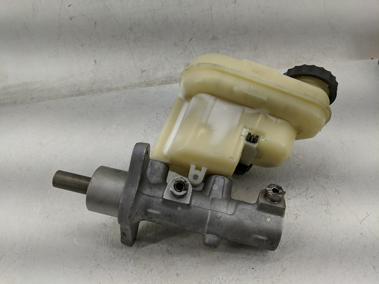 Ford Explorer Brake Master Cylinder 1312690 - Oemusedautoparts1.com