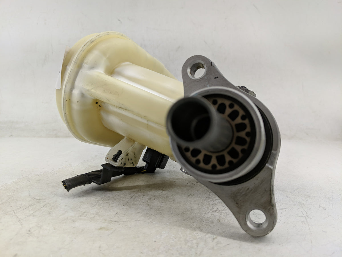 Ford Explorer Brake Master Cylinder 1312690 - Oemusedautoparts1.com