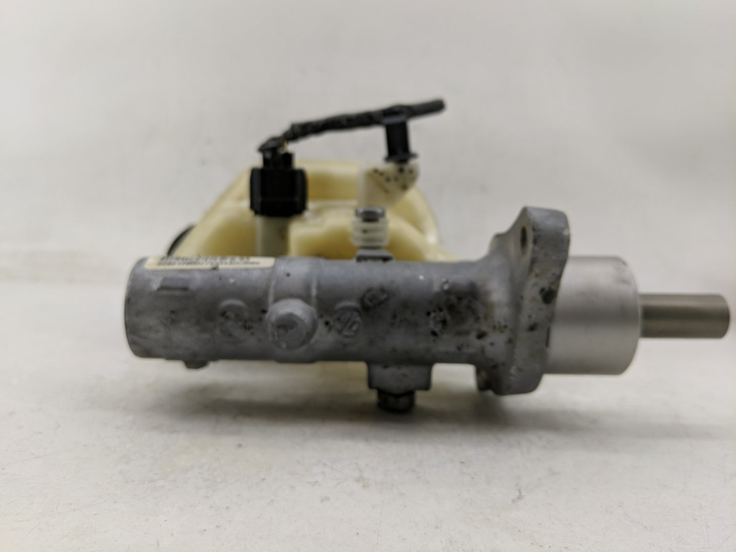 Ford Explorer Brake Master Cylinder 1312690 - Oemusedautoparts1.com