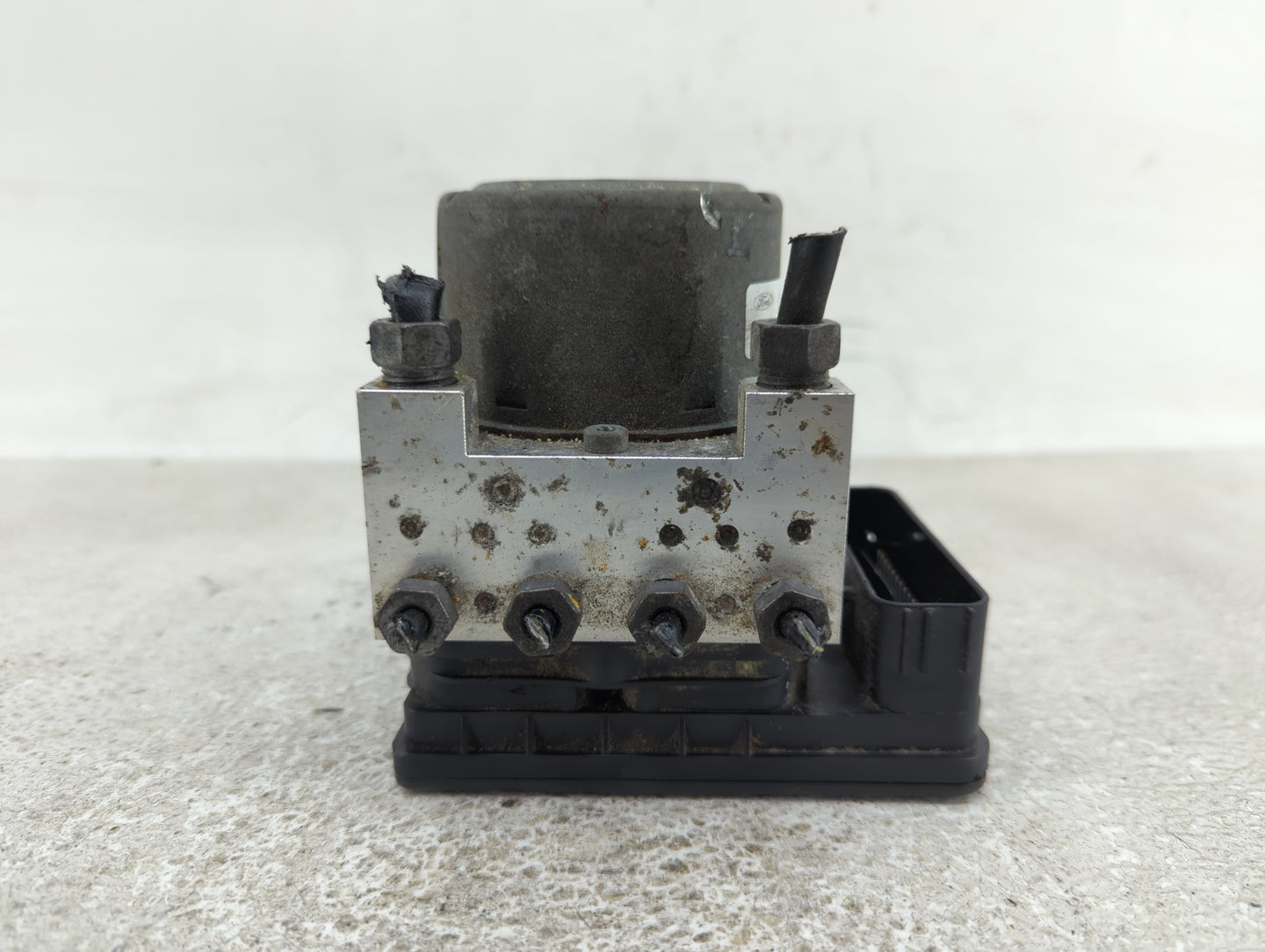 2019 Ford Explorer ABS Pump Control Module Replacement P/N:HB53-2C405-AC Fits OEM Used Auto Parts - Oemusedautoparts1.com