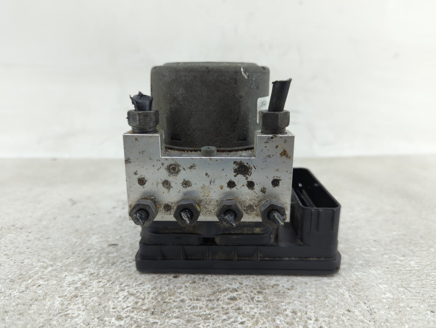 2019 Ford Explorer ABS Pump Control Module Replacement P/N:HB53-2C405-AC Fits OEM Used Auto Parts - Oemusedautoparts1.com