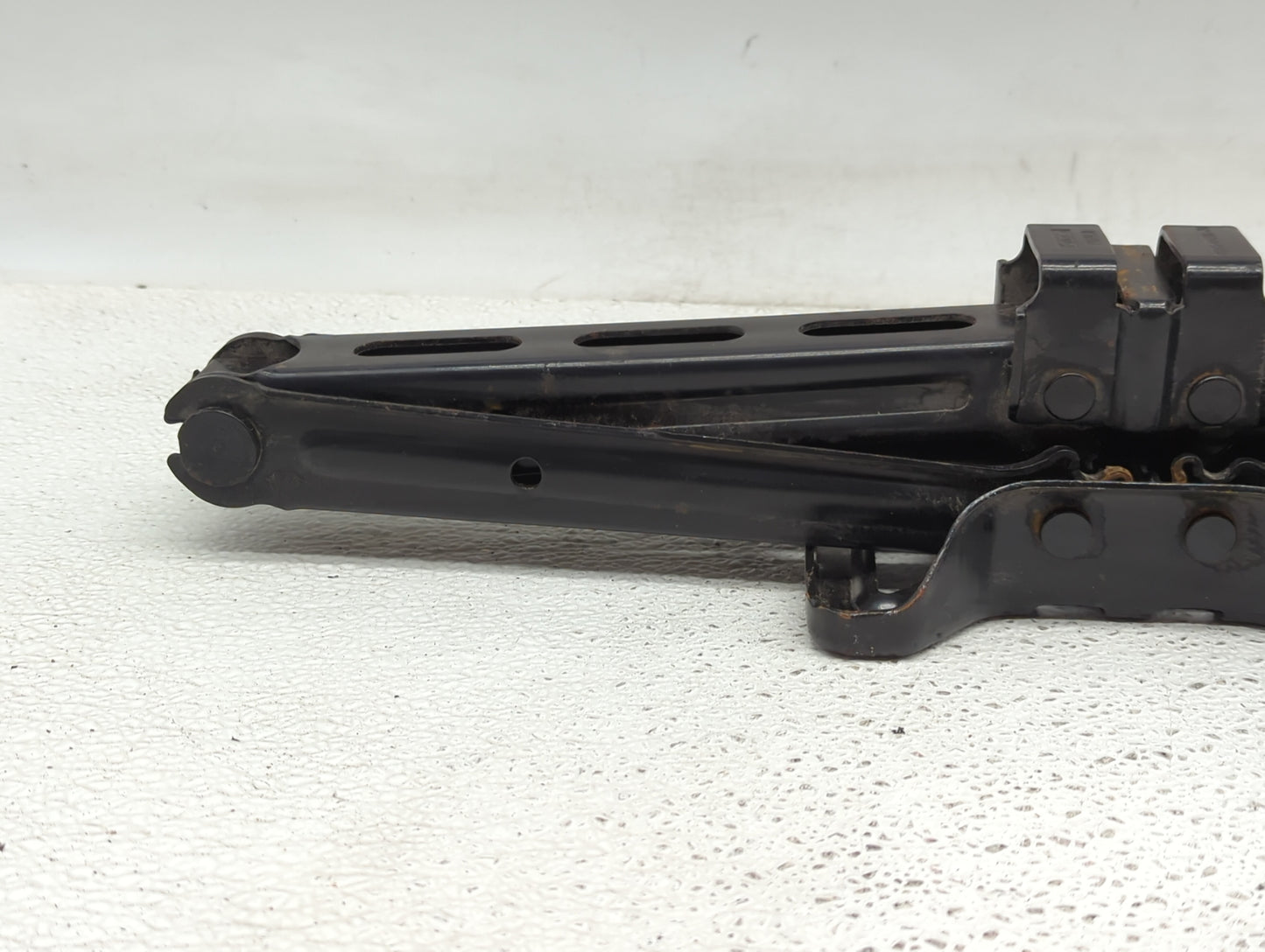 2019 Ford Explorer Spare Scissor Car Jack 1415686 - Oemusedautoparts1.com