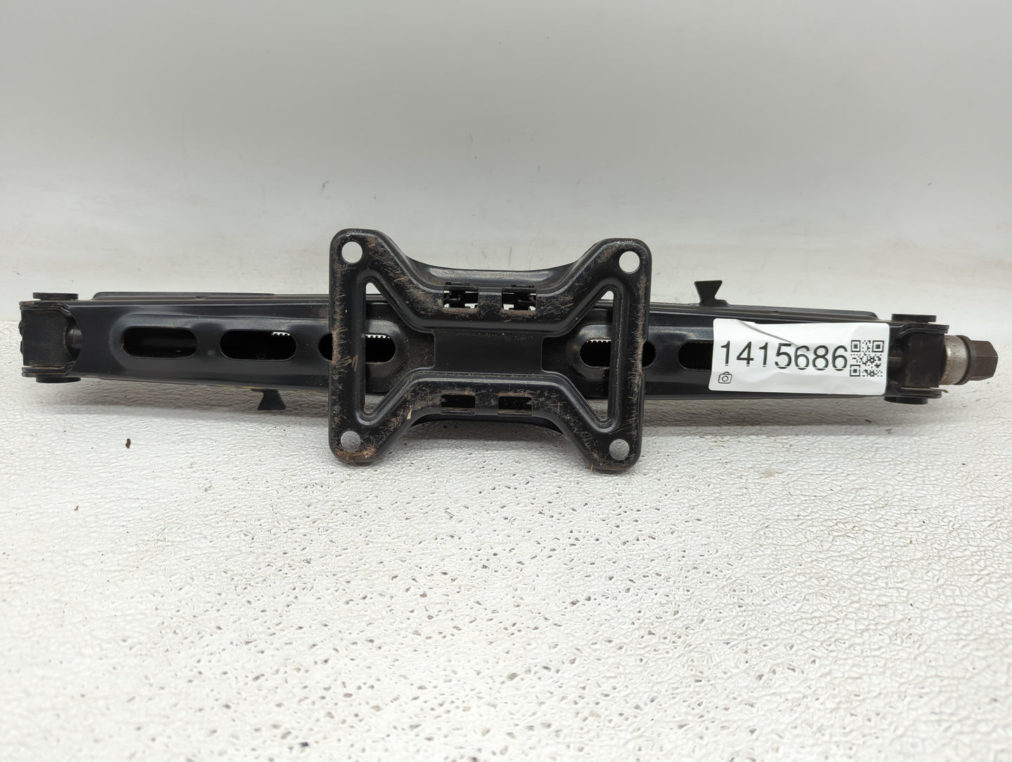 2019 Ford Explorer Spare Scissor Car Jack 1415686 - Oemusedautoparts1.com