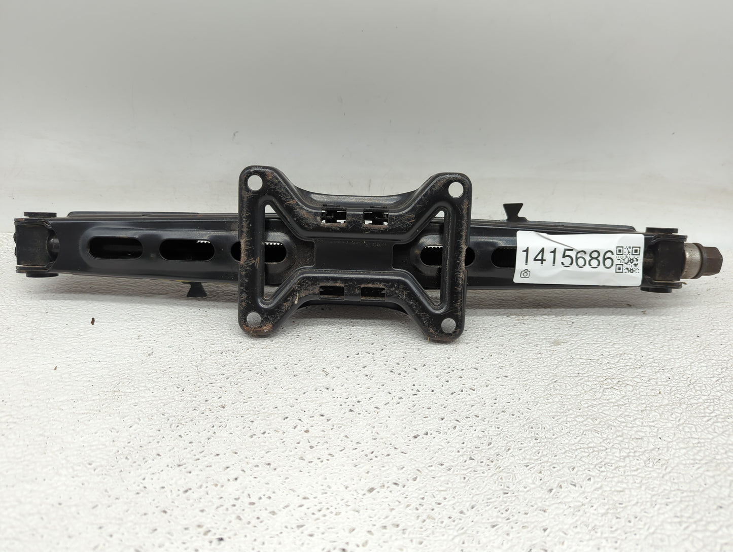 2019 Ford Explorer Spare Scissor Car Jack 1415686 - Oemusedautoparts1.com