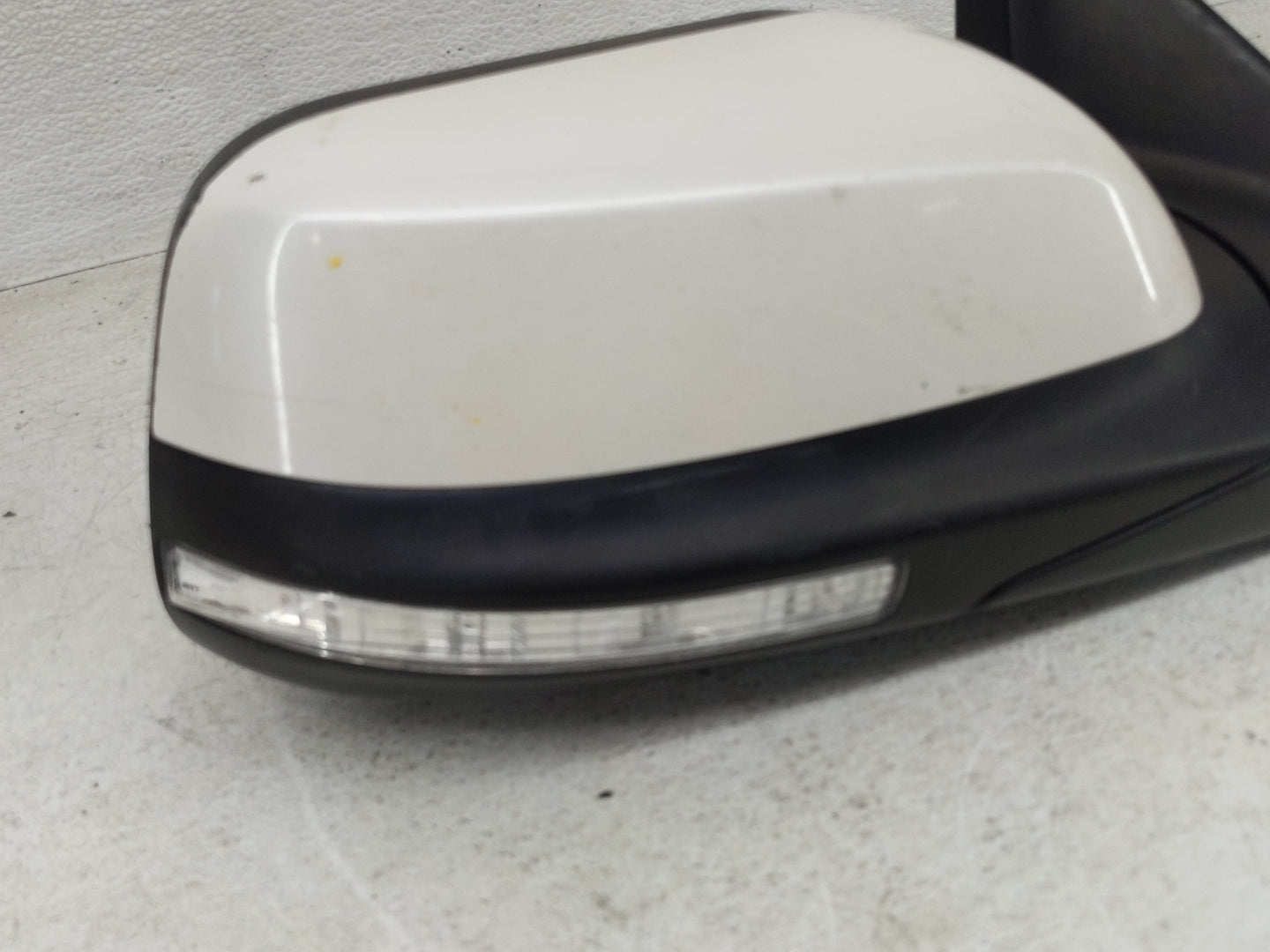 2019 Ford Explorer Passenger Side View Mirror - Right Door Mirror OEM Used - Oemusedautoparts1.com