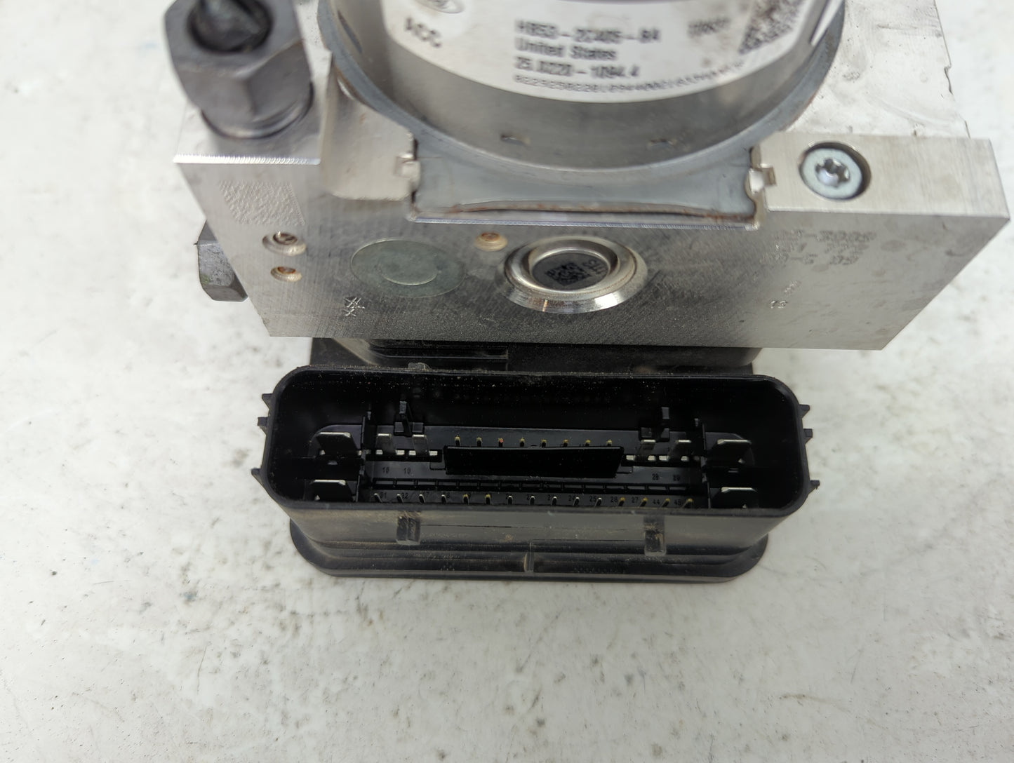 2019 Ford Explorer ABS Pump Control Module Replacement P/N:HB53-2C405-BA Fits OEM Used Auto Parts - Oemusedautoparts1.com