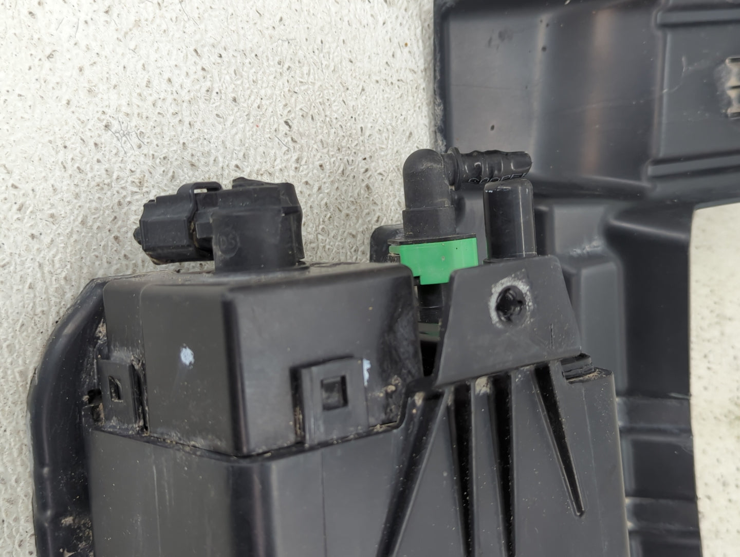 2019 Ford Explorer Fuel Vapor Charcoal Canister 1432102 - Oemusedautoparts1.com