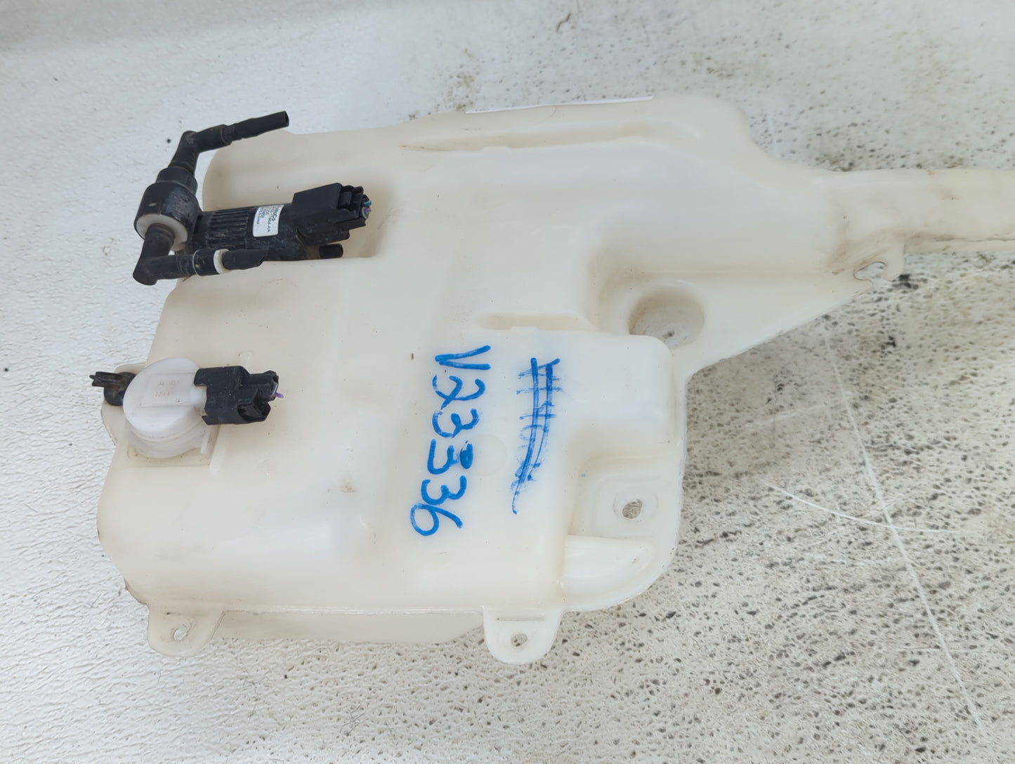 2016-2019 Ford Explorer Windshield Washer Fluid Reservoir Bottle Oem - Oemusedautoparts1.com