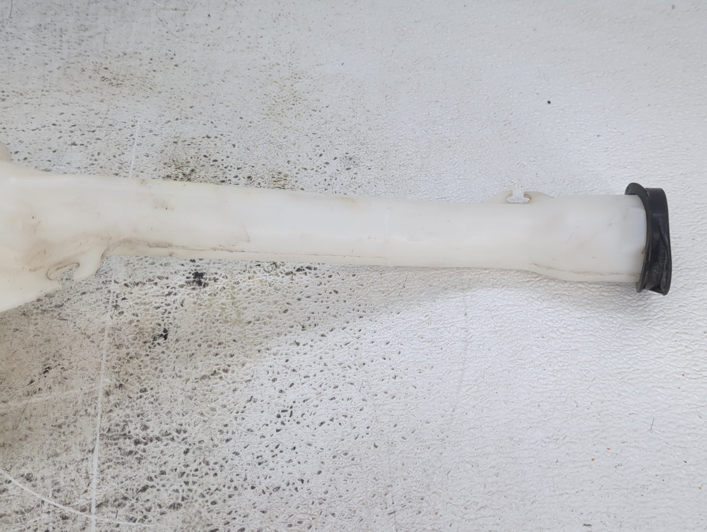 2016-2019 Ford Explorer Windshield Washer Fluid Reservoir Bottle Oem - Oemusedautoparts1.com