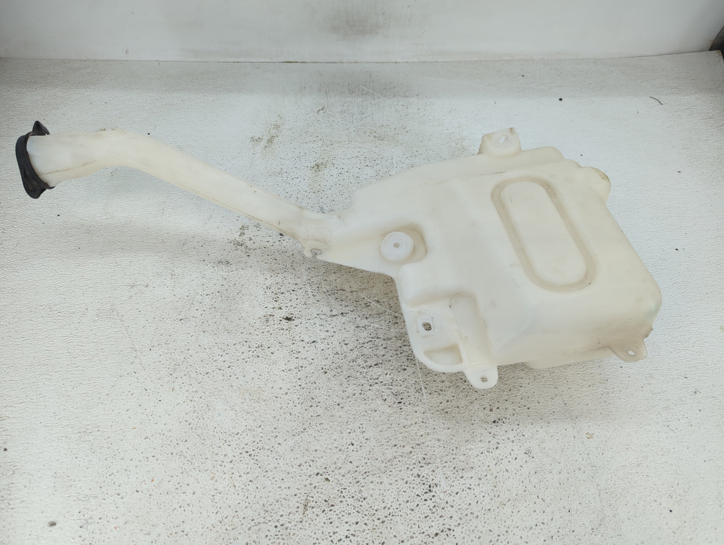2016-2019 Ford Explorer Windshield Washer Fluid Reservoir Bottle Oem - Oemusedautoparts1.com