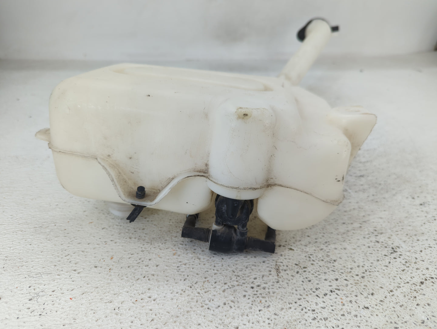 2016-2019 Ford Explorer Windshield Washer Fluid Reservoir Bottle Oem - Oemusedautoparts1.com
