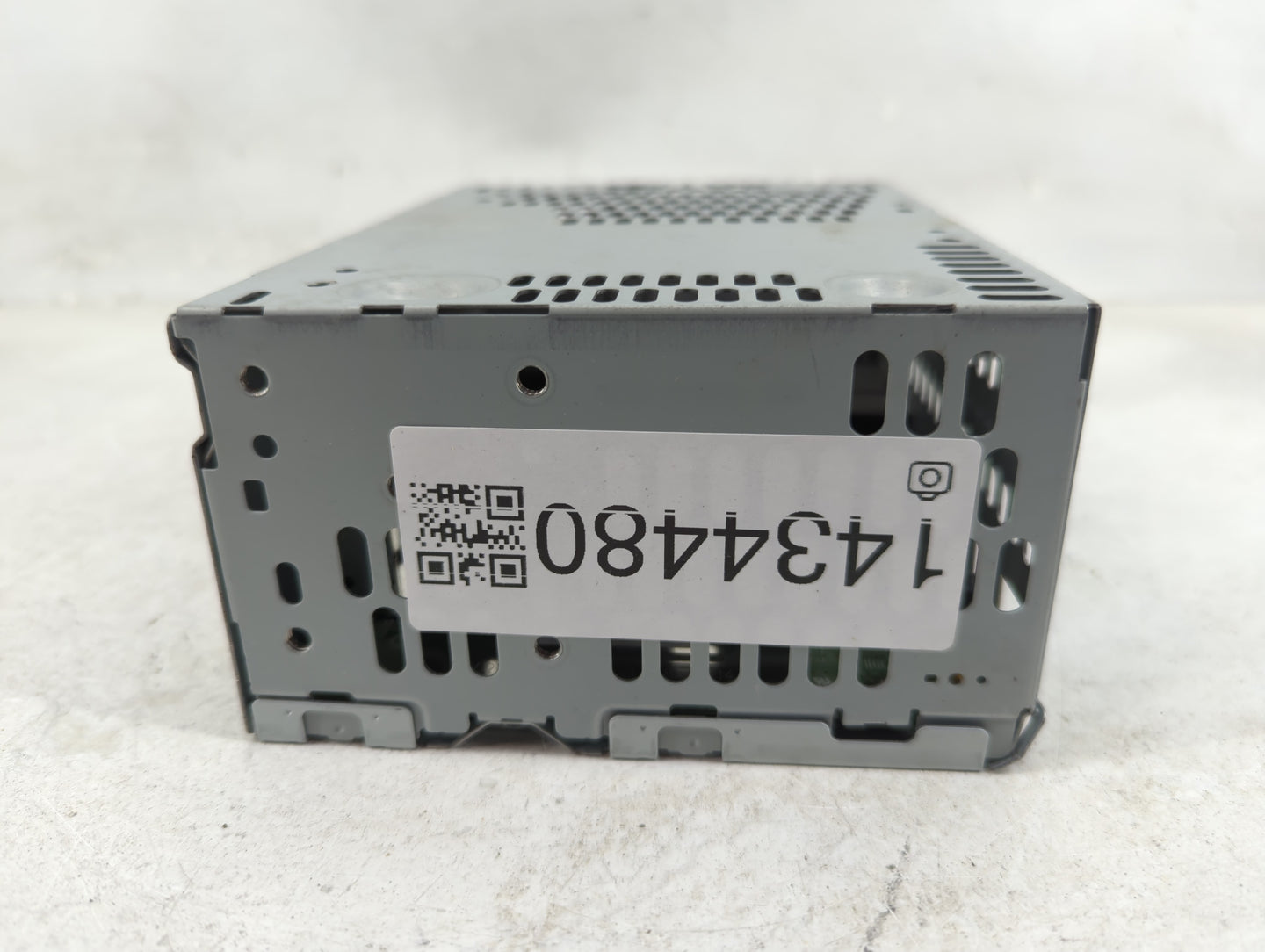 2019 Ford Explorer Radio AM FM Cd Player Receiver Replacement P/N:RU-9777L-A KB5T-18D832-CA, RU-9777 Fits OEM Used Auto Part
