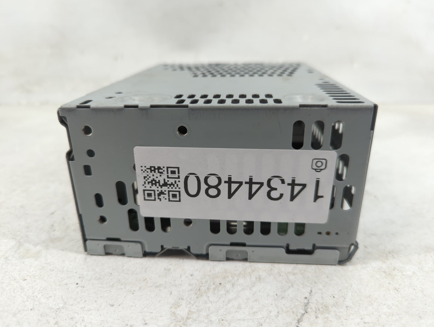 2019 Ford Explorer Radio AM FM Cd Player Receiver Replacement P/N:RU-9777L-A KB5T-18D832-CA, RU-9777 Fits OEM Used Auto Part