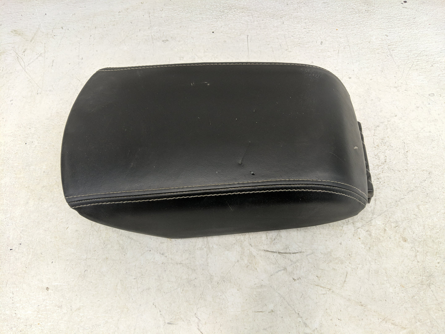 2019 Ford Explorer Center Console Armrest Cover Lid Fits OEM Used Auto Parts - Oemusedautoparts1.com