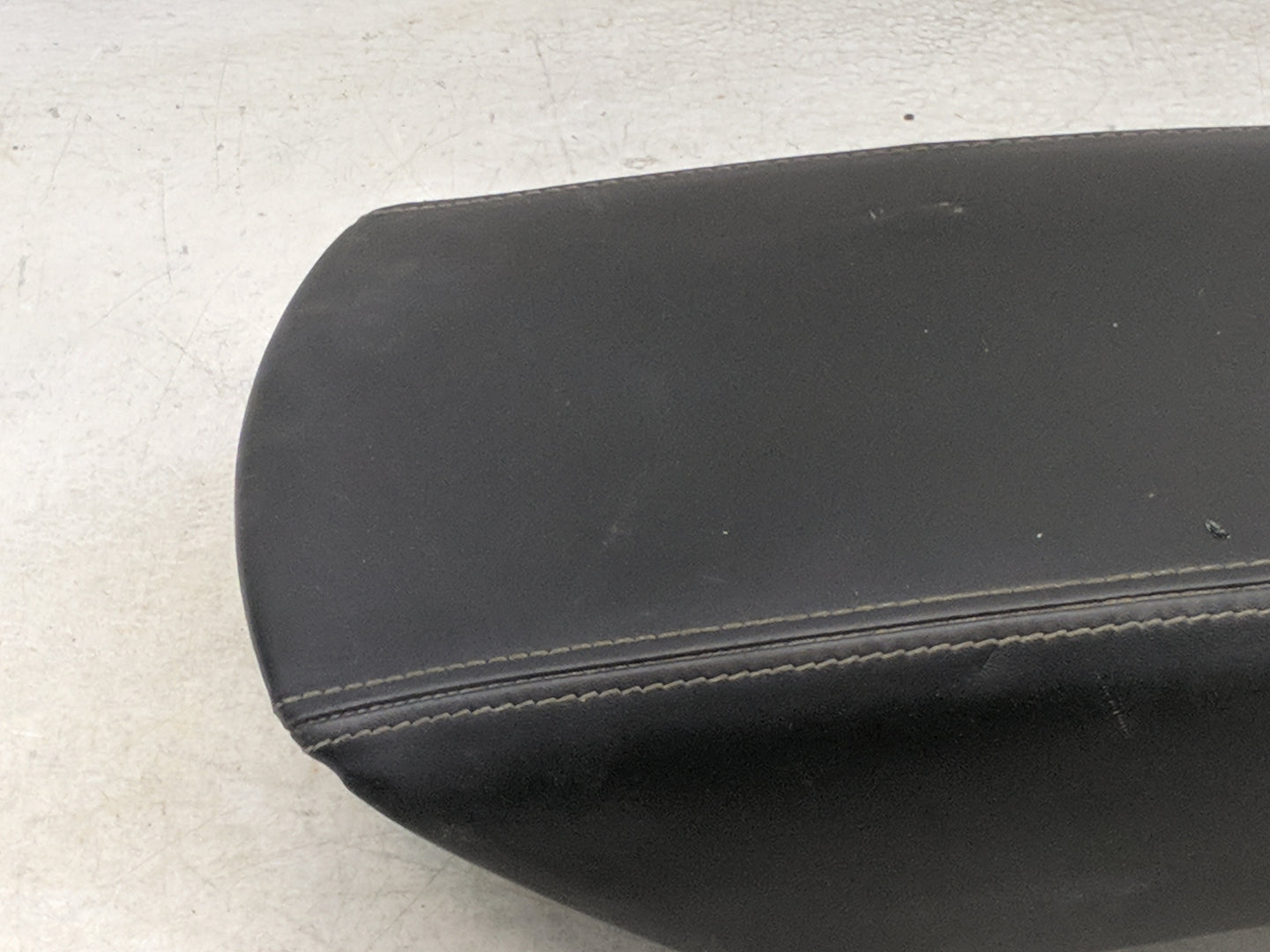2019 Ford Explorer Center Console Armrest Cover Lid Fits OEM Used Auto Parts - Oemusedautoparts1.com