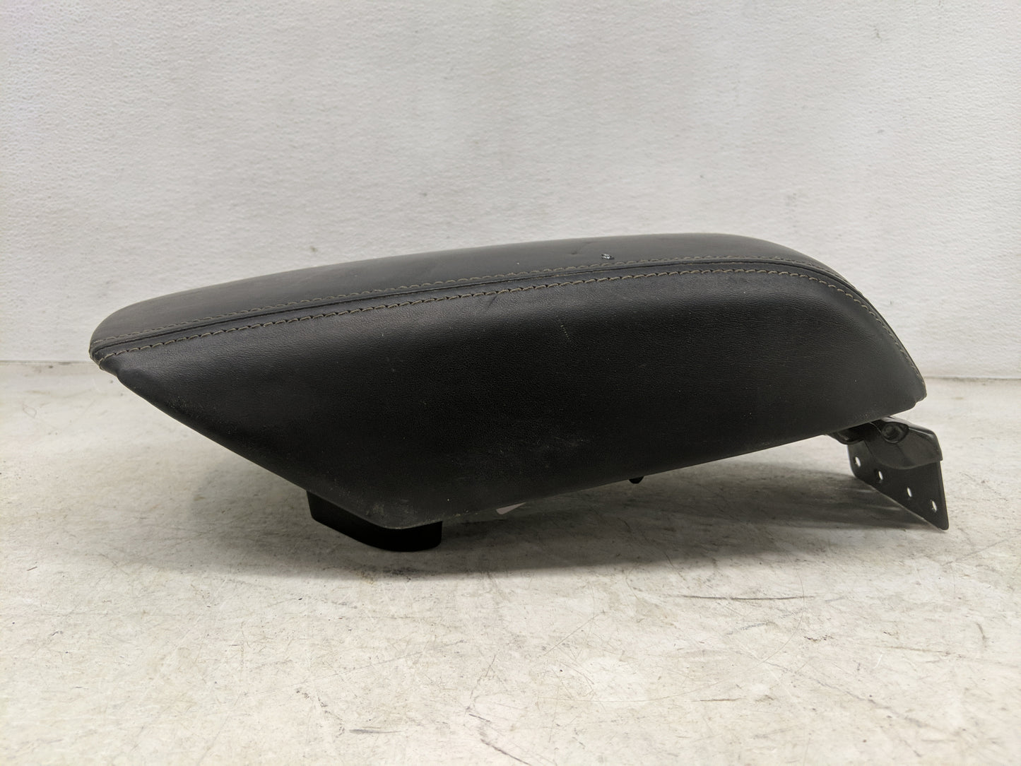 2019 Ford Explorer Center Console Armrest Cover Lid Fits OEM Used Auto Parts - Oemusedautoparts1.com