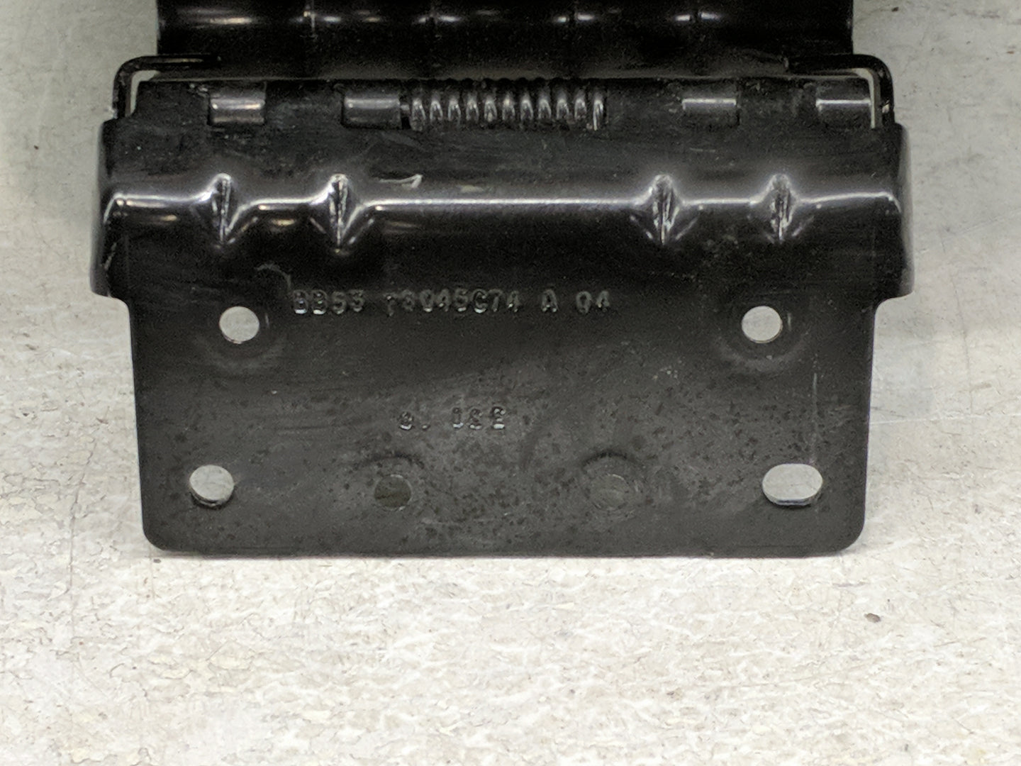 2019 Ford Explorer Center Console Armrest Cover Lid Fits OEM Used Auto Parts - Oemusedautoparts1.com