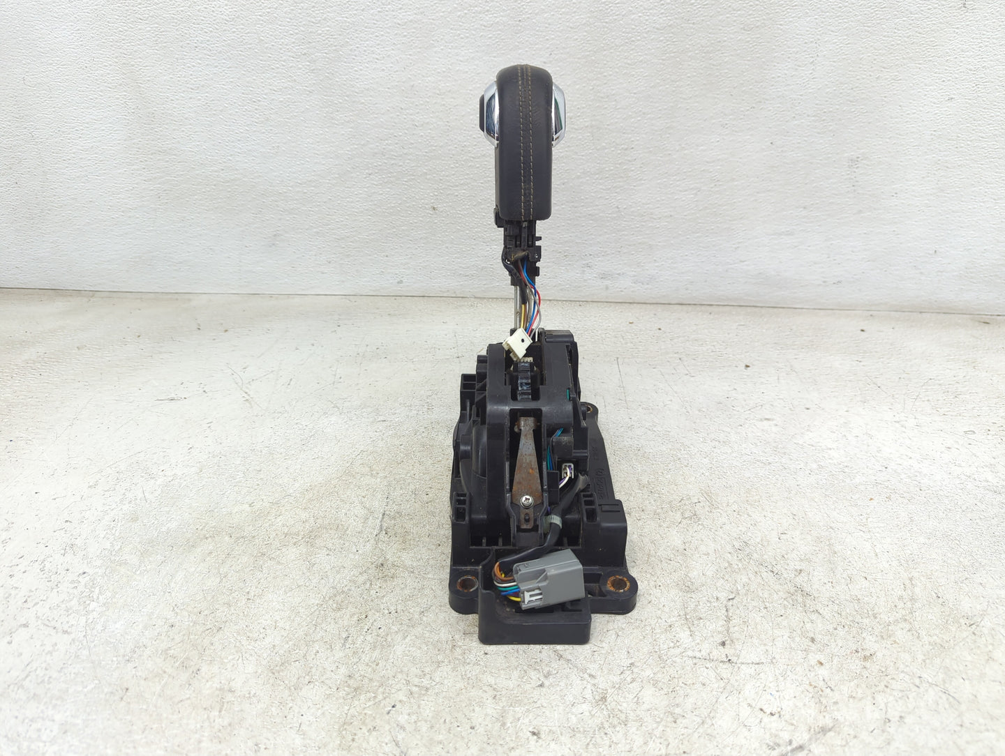 2019 Ford Explorer Floor Console Assembly Shifter - Oemusedautoparts1.com