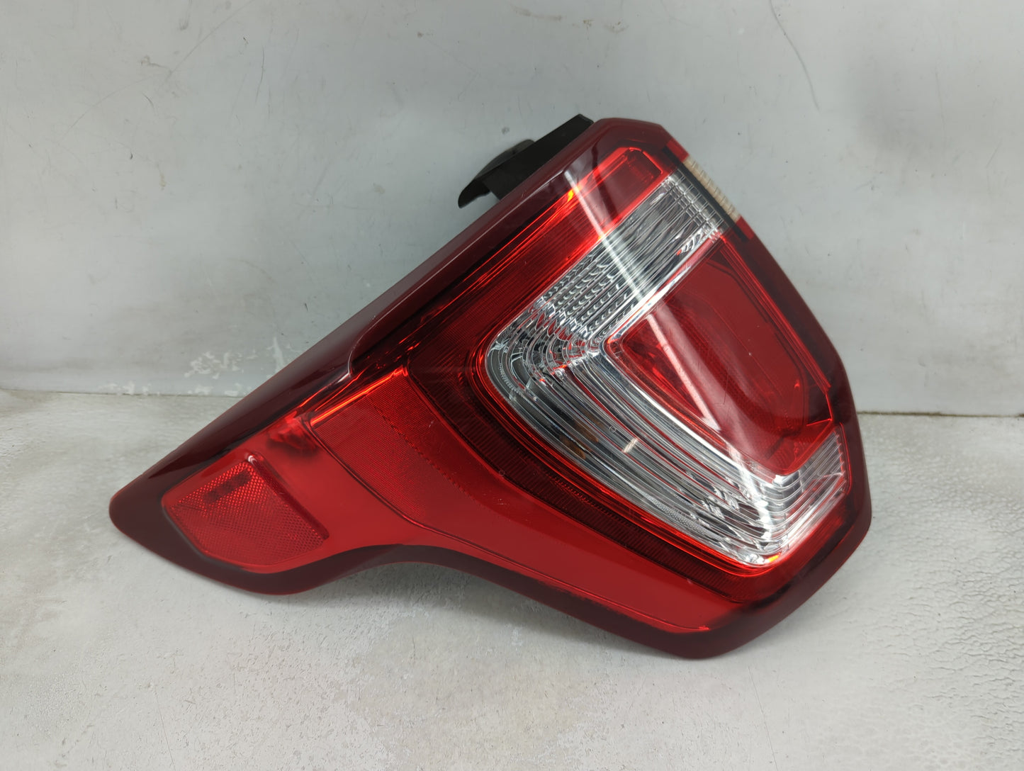 2019 Ford Explorer Tail Light Assembly Driver Left OEM P/N:FB53-13B505-A Fits OEM Used Auto Parts - Oemusedautoparts1.com