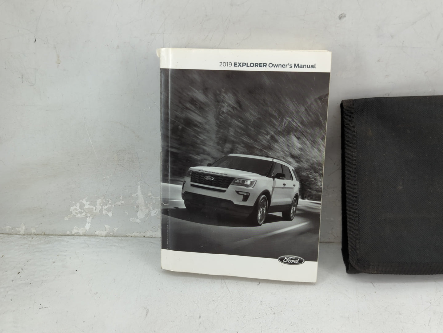2019 Ford Explorer Owners Manual Book Guide P/N:KL2J19A321AA OEM Used Auto Parts - Oemusedautoparts1.com