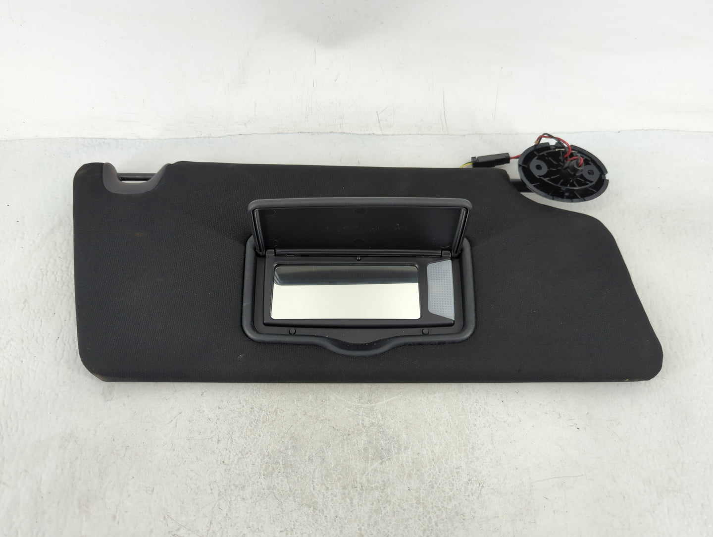 2019 Ford Explorer Sun Visor Shade Replacement Passenger Right Mirror Fits OEM Used Auto Parts - Oemusedautoparts1.com