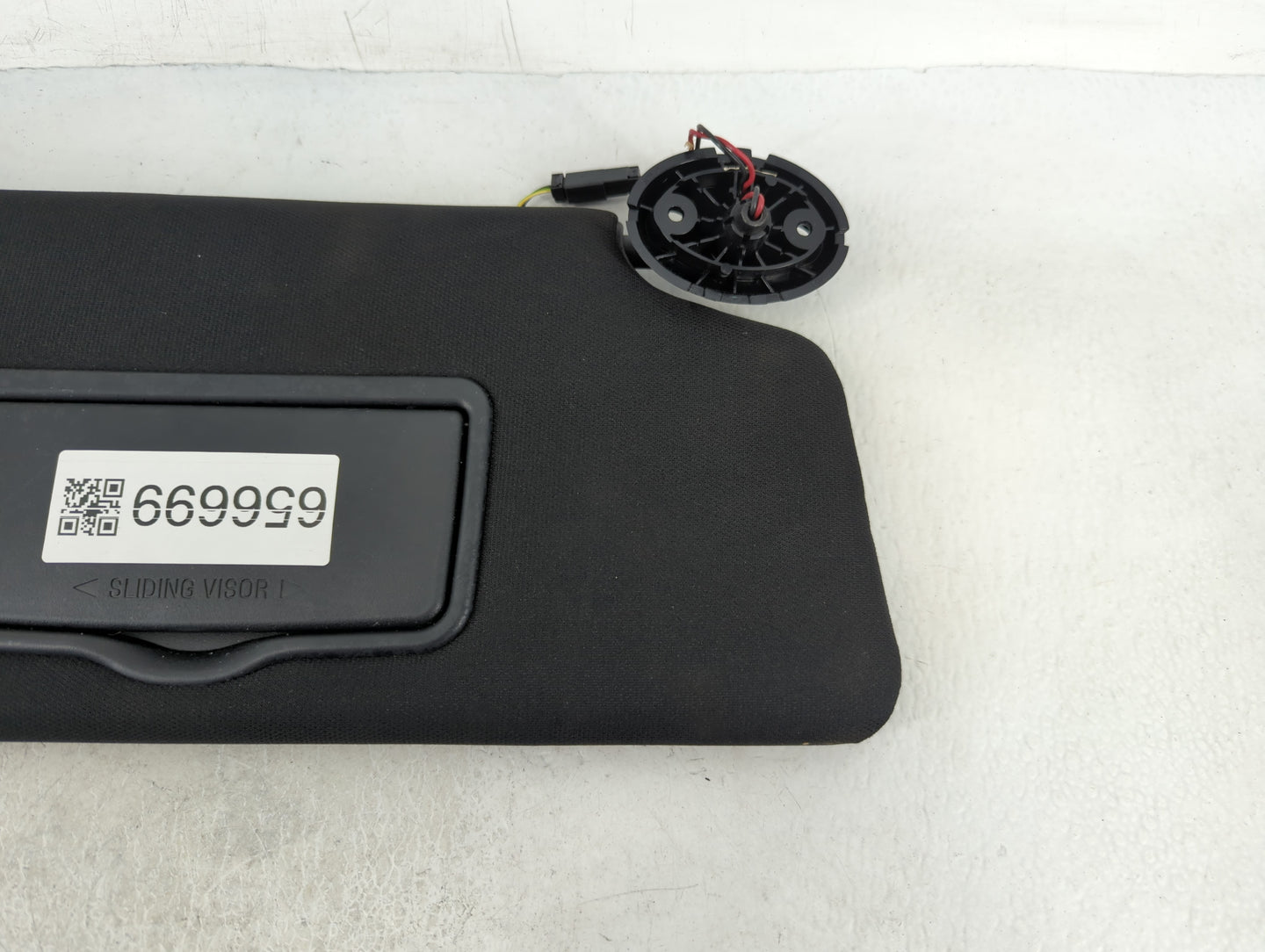 2019 Ford Explorer Sun Visor Shade Replacement Passenger Right Mirror Fits OEM Used Auto Parts - Oemusedautoparts1.com