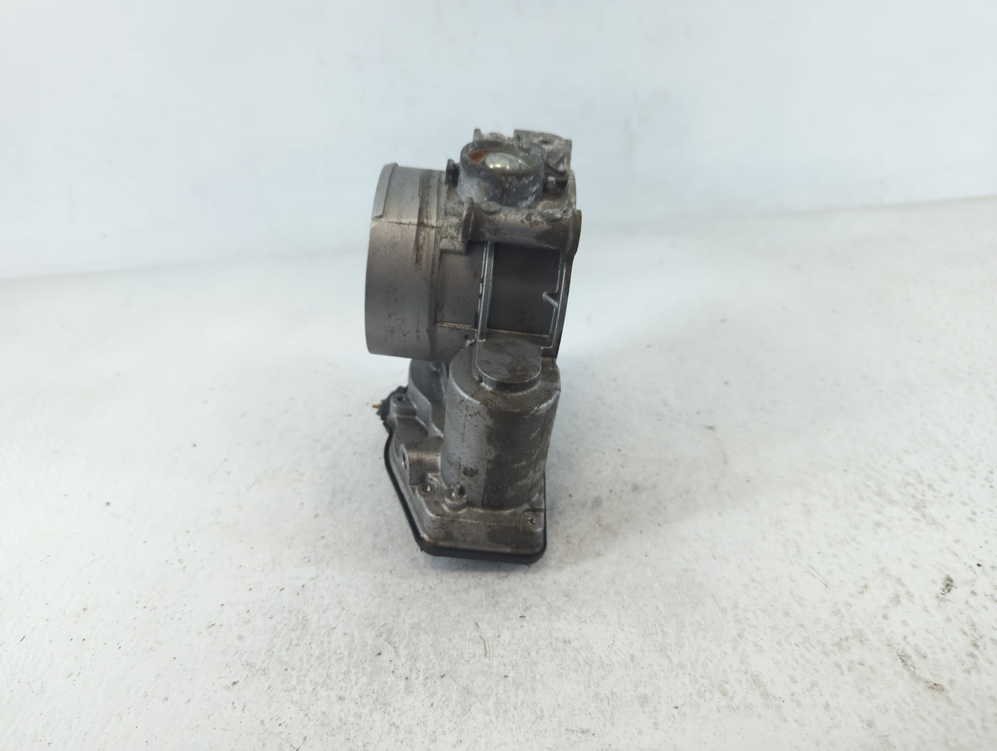 2011-2019 Ford Explorer Throttle Body P/N:AT4E-9F991-EL Fits Fits 2011 2012 2013 2014 2015 2016 2017 2018 2019 OEM Used Auto