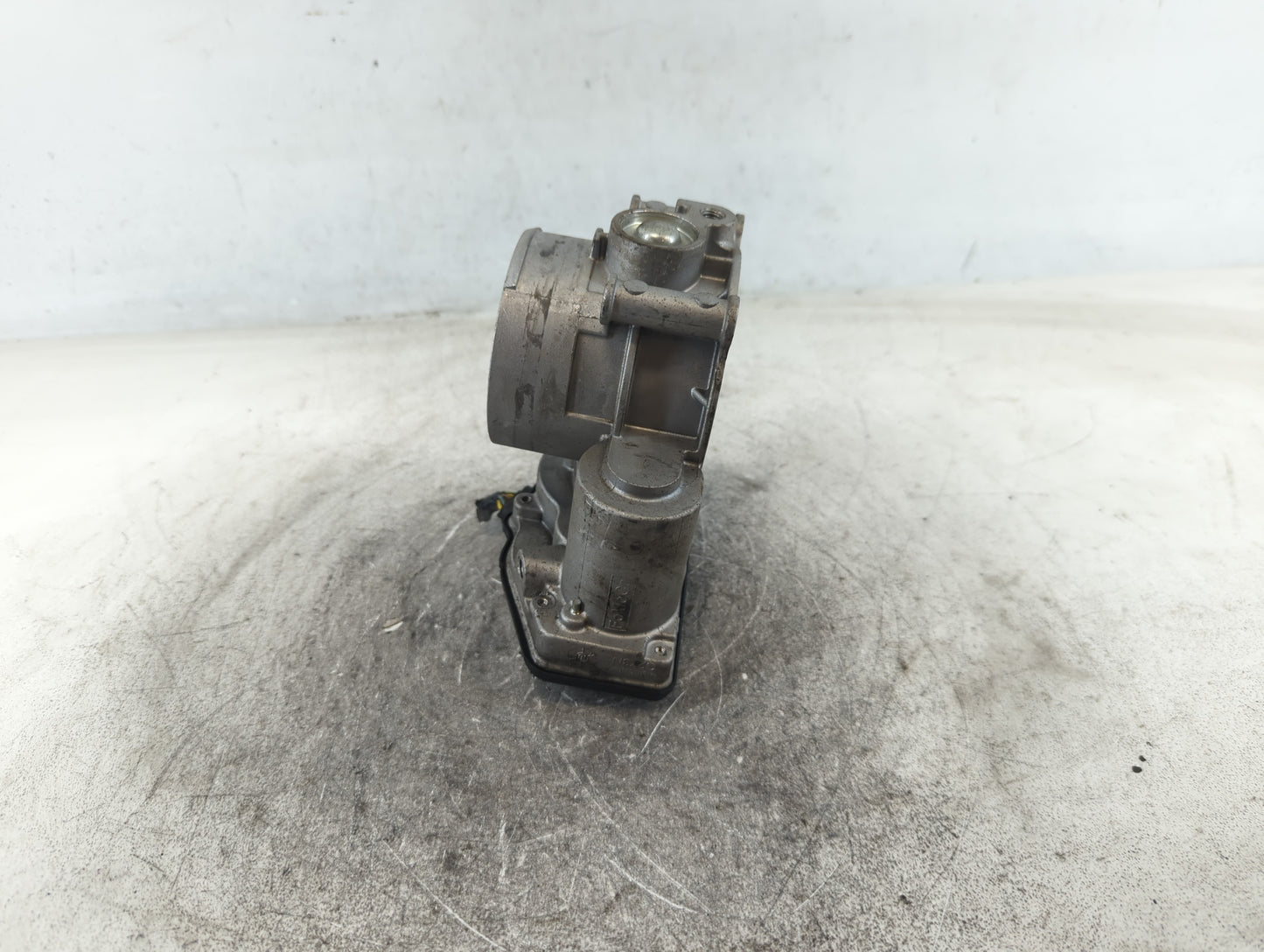 2011-2019 Ford Explorer Throttle Body P/N:AT4E-9F991-EL Fits Fits 2011 2012 2013 2014 2015 2016 2017 2018 2019 OEM Used Auto