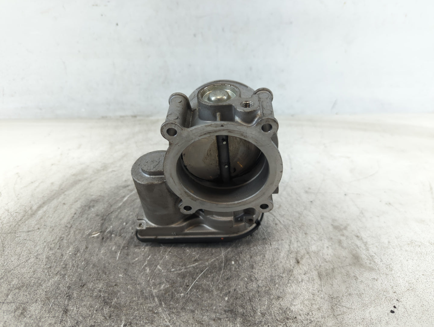 2011-2019 Ford Explorer Throttle Body P/N:AT4E-9F991-EL Fits Fits 2011 2012 2013 2014 2015 2016 2017 2018 2019 OEM Used Auto