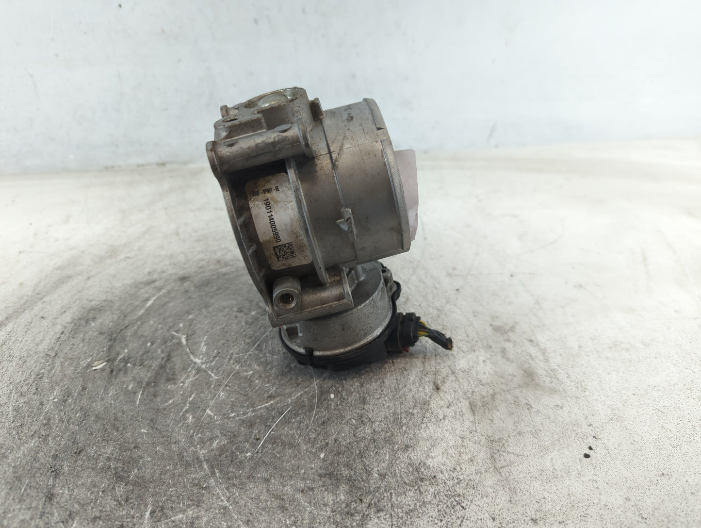 2011-2019 Ford Explorer Throttle Body P/N:AT4E-9F991-EL Fits Fits 2011 2012 2013 2014 2015 2016 2017 2018 2019 OEM Used Auto