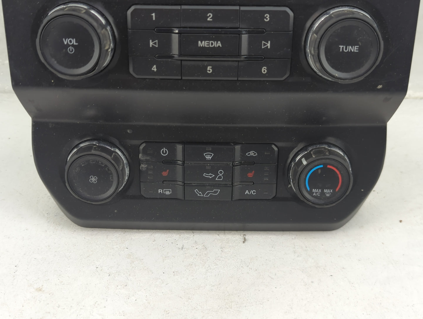 2019 Ford F-150 Climate Control Module Temperature AC/Heater Replacement P/N:KL3T-18E243-CDE Fits OEM Used Auto Parts - Oemu