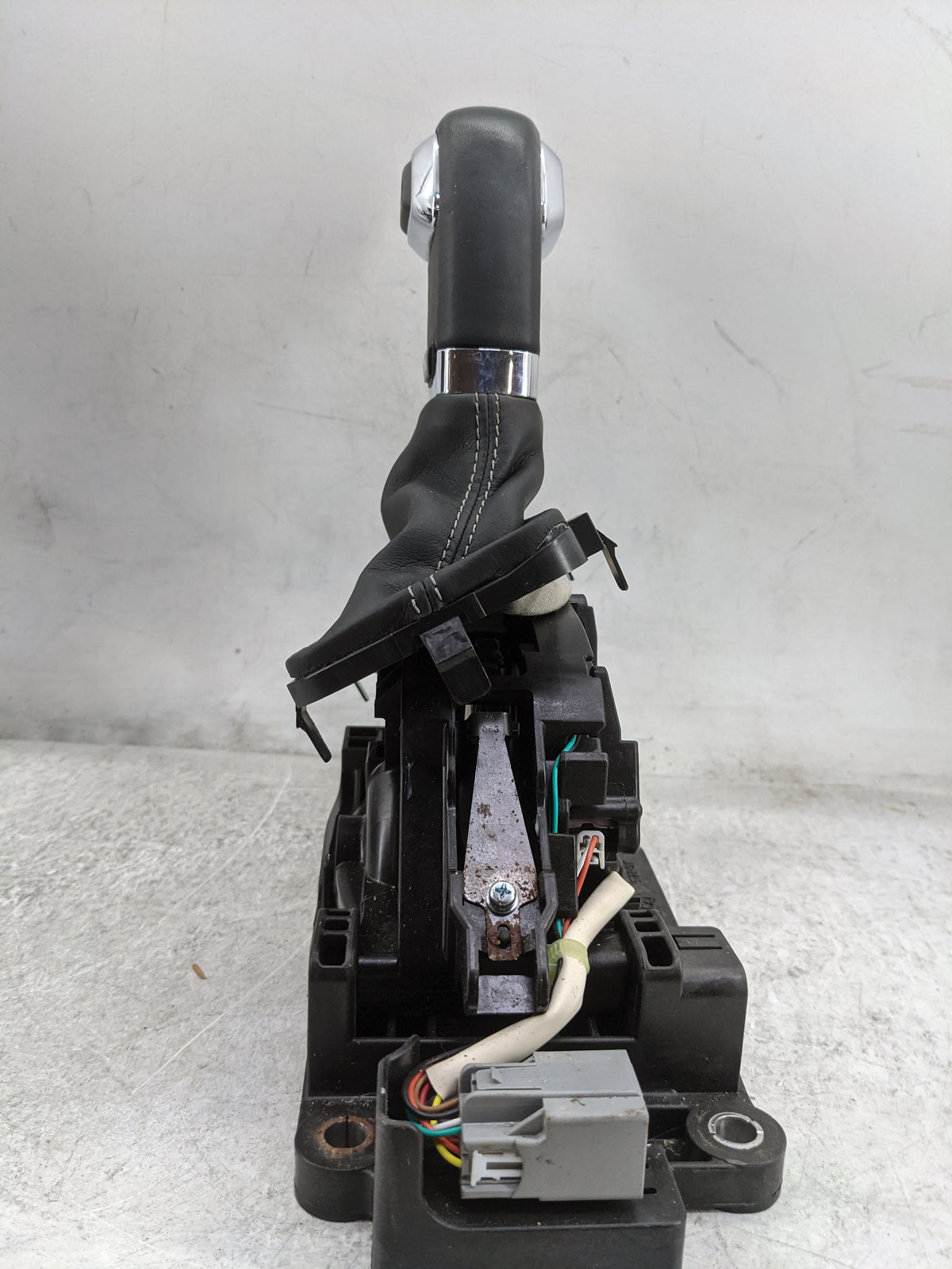 2019 Ford F-150 Floor Console Assembly Shifter 1480295 - Oemusedautoparts1.com