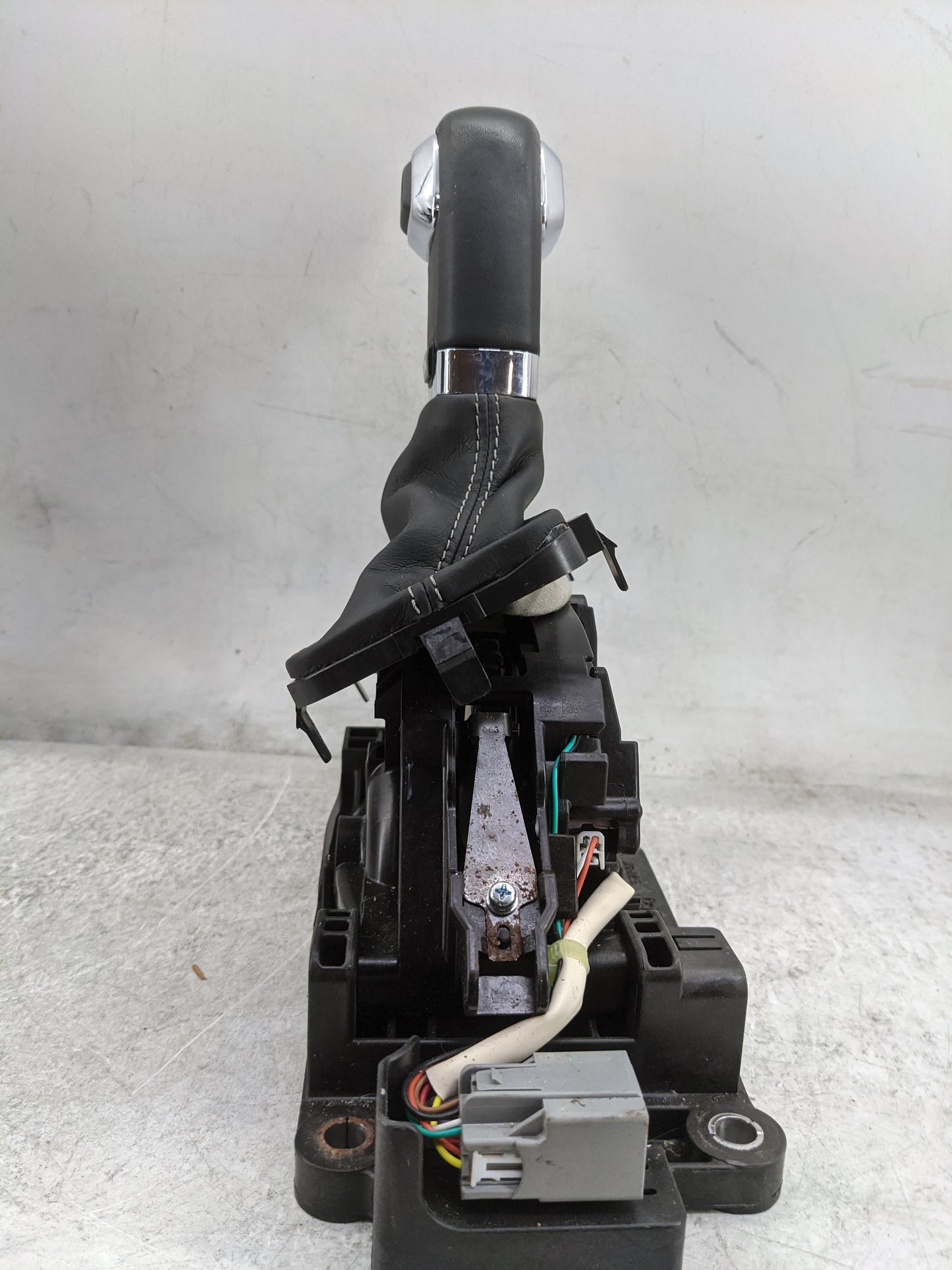 2019 Ford F-150 Floor Console Assembly Shifter - Oemusedautoparts1.com