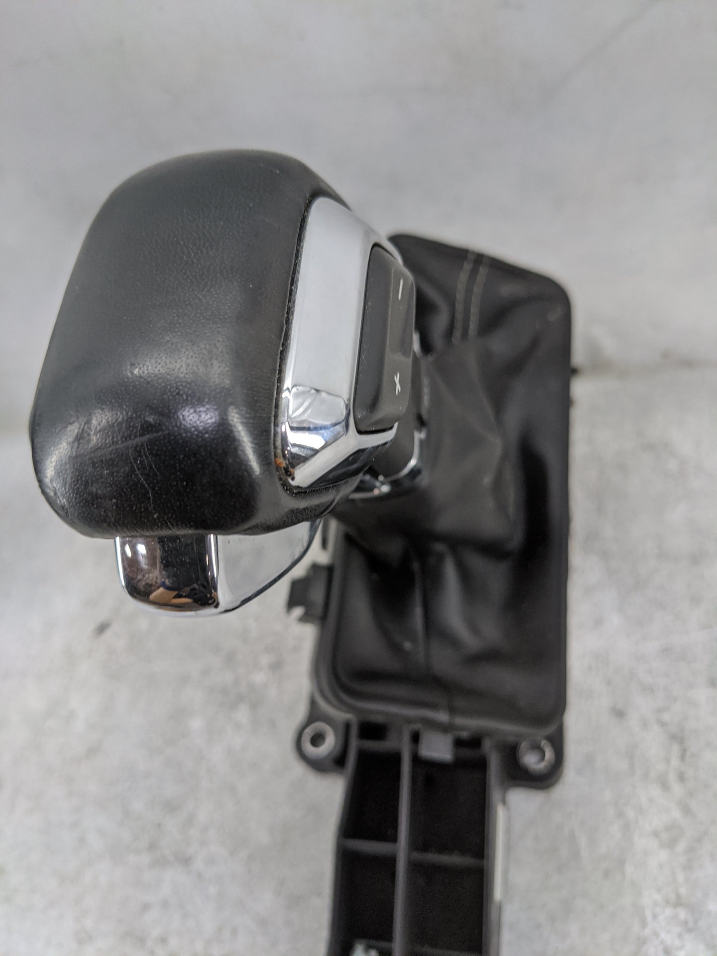 2019 Ford F-150 Floor Console Assembly Shifter - Oemusedautoparts1.com