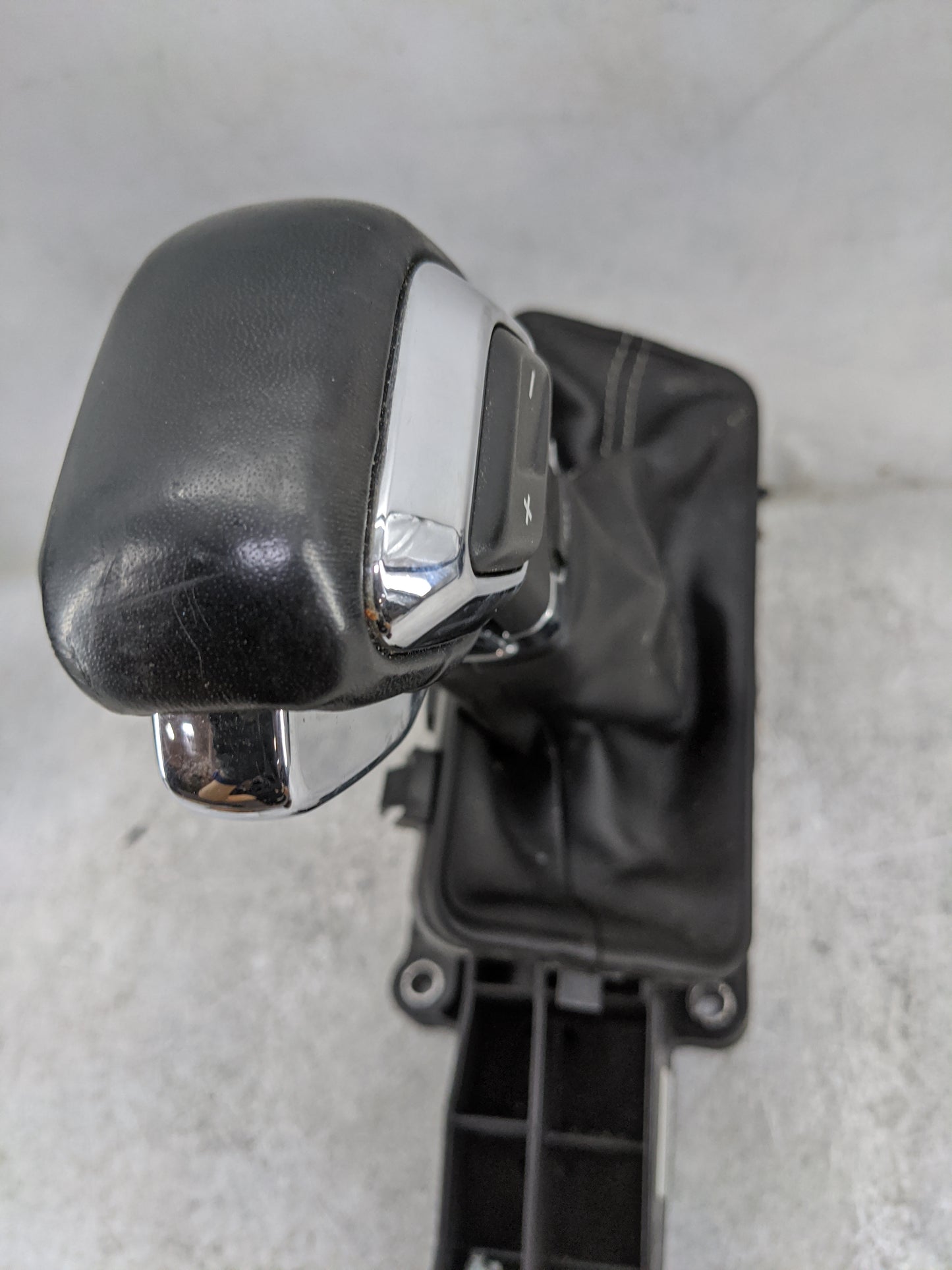 2019 Ford F-150 Floor Console Assembly Shifter - Oemusedautoparts1.com
