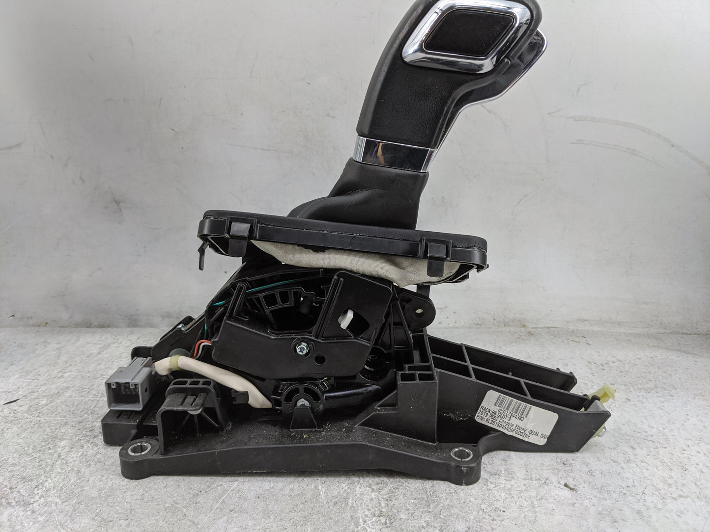 2019 Ford F-150 Floor Console Assembly Shifter - Oemusedautoparts1.com