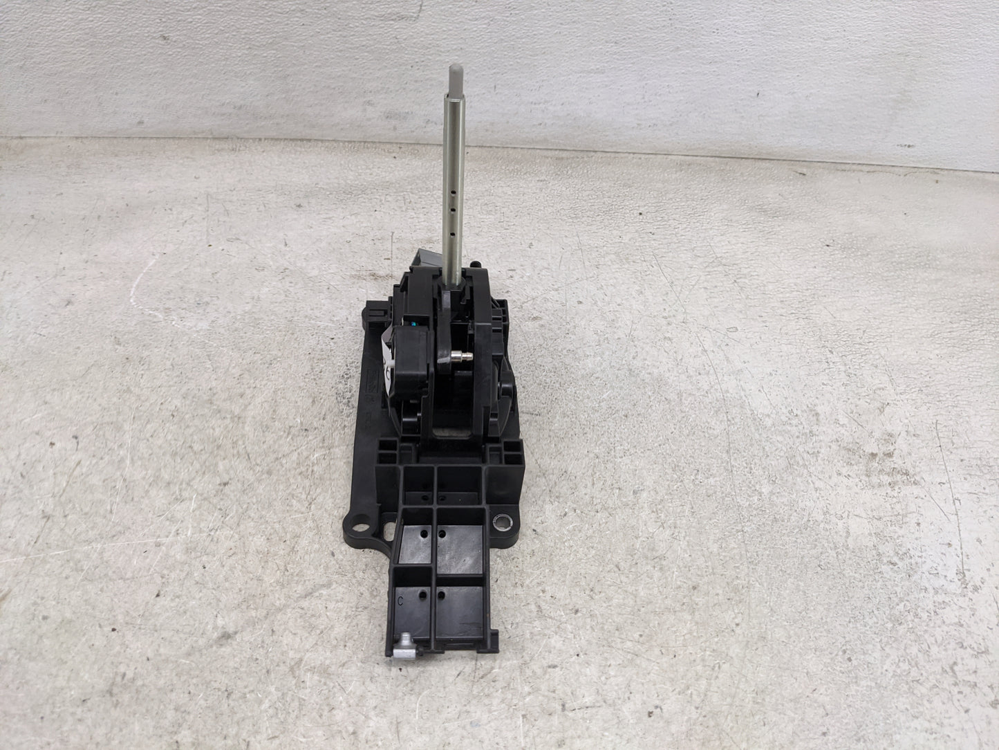 2019 Ford F-150 Floor Console Assembly Shifter 1480386 - Oemusedautoparts1.com