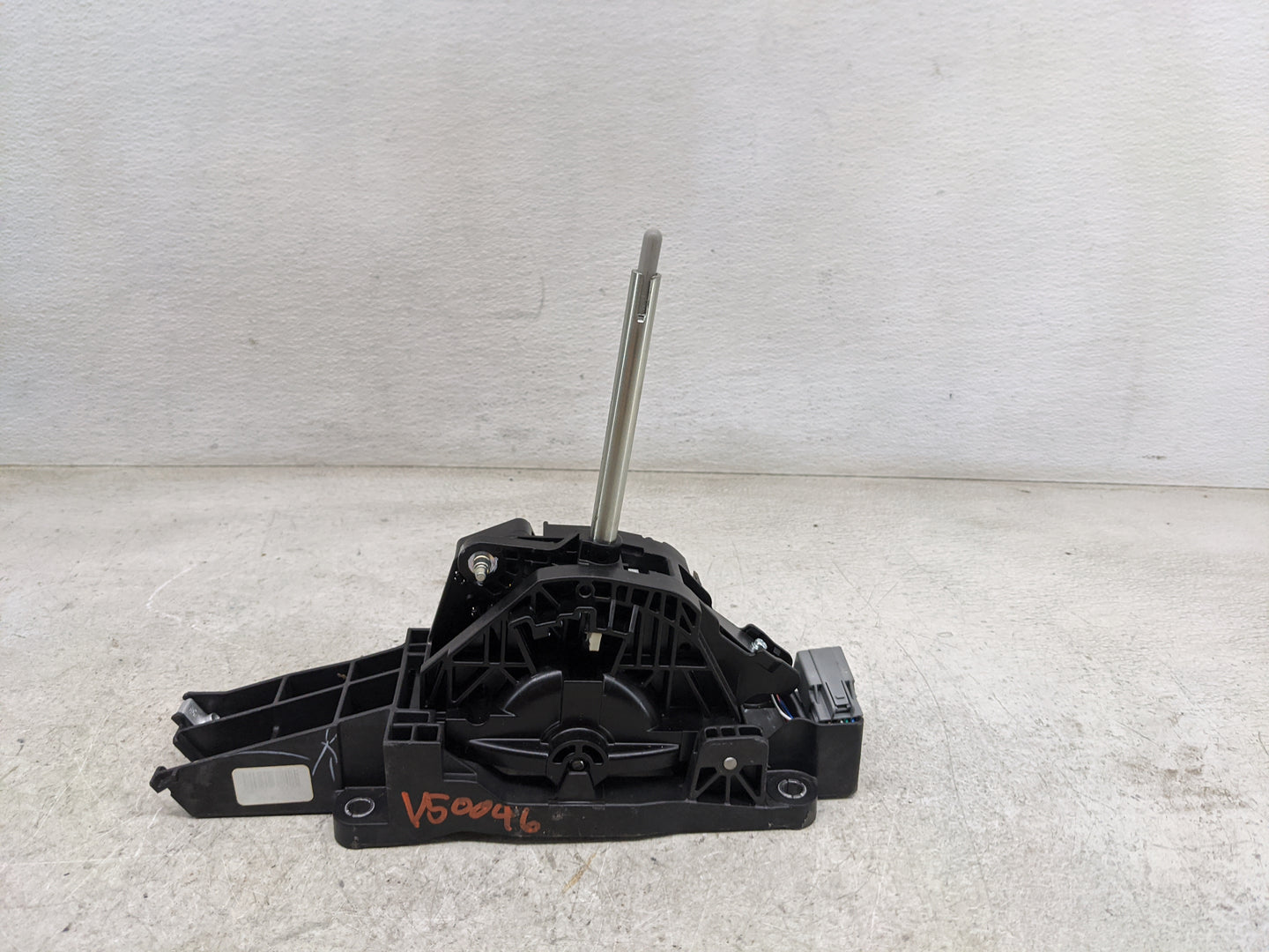 2019 Ford F-150 Floor Console Assembly Shifter 1480386 - Oemusedautoparts1.com