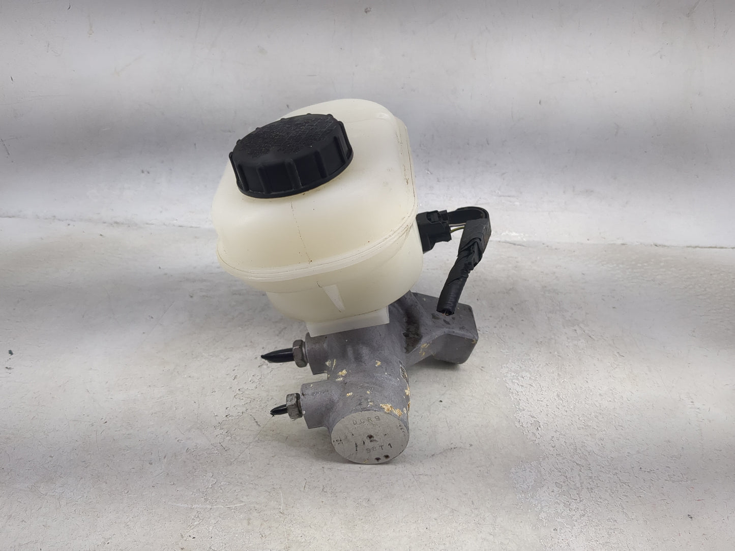 2018-2020 Ford F-150 Brake Master Cylinder 1490908 - Oemusedautoparts1.com