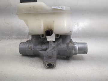 2018-2020 Ford F-150 Brake Master Cylinder 1497286 - Oemusedautoparts1.com