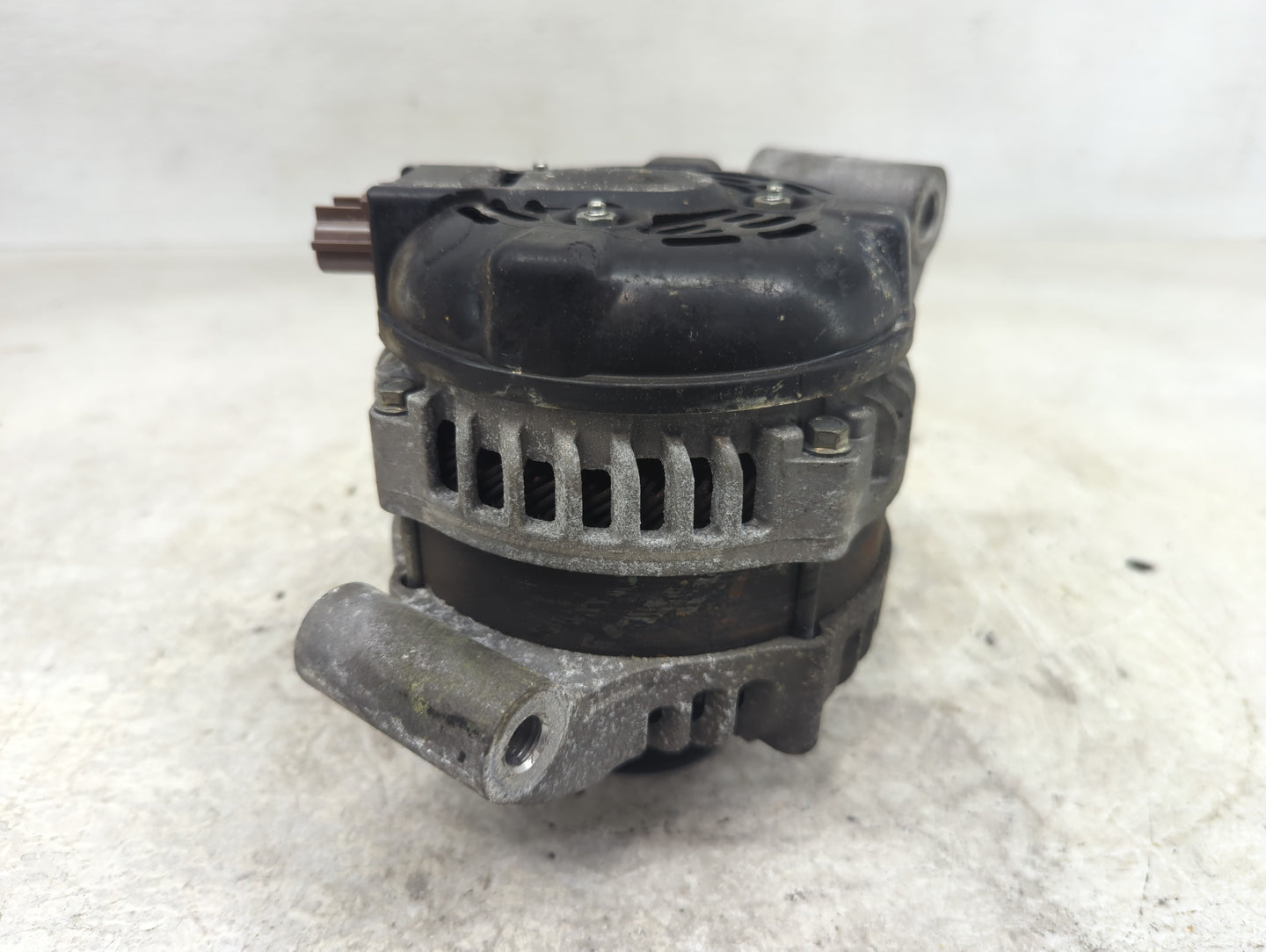 2019 Ford F-250 Super Duty Alternator Replacement Generator Charging Assembly Engine OEM P/N:HC3T-10300-AB Fits OEM Used Aut