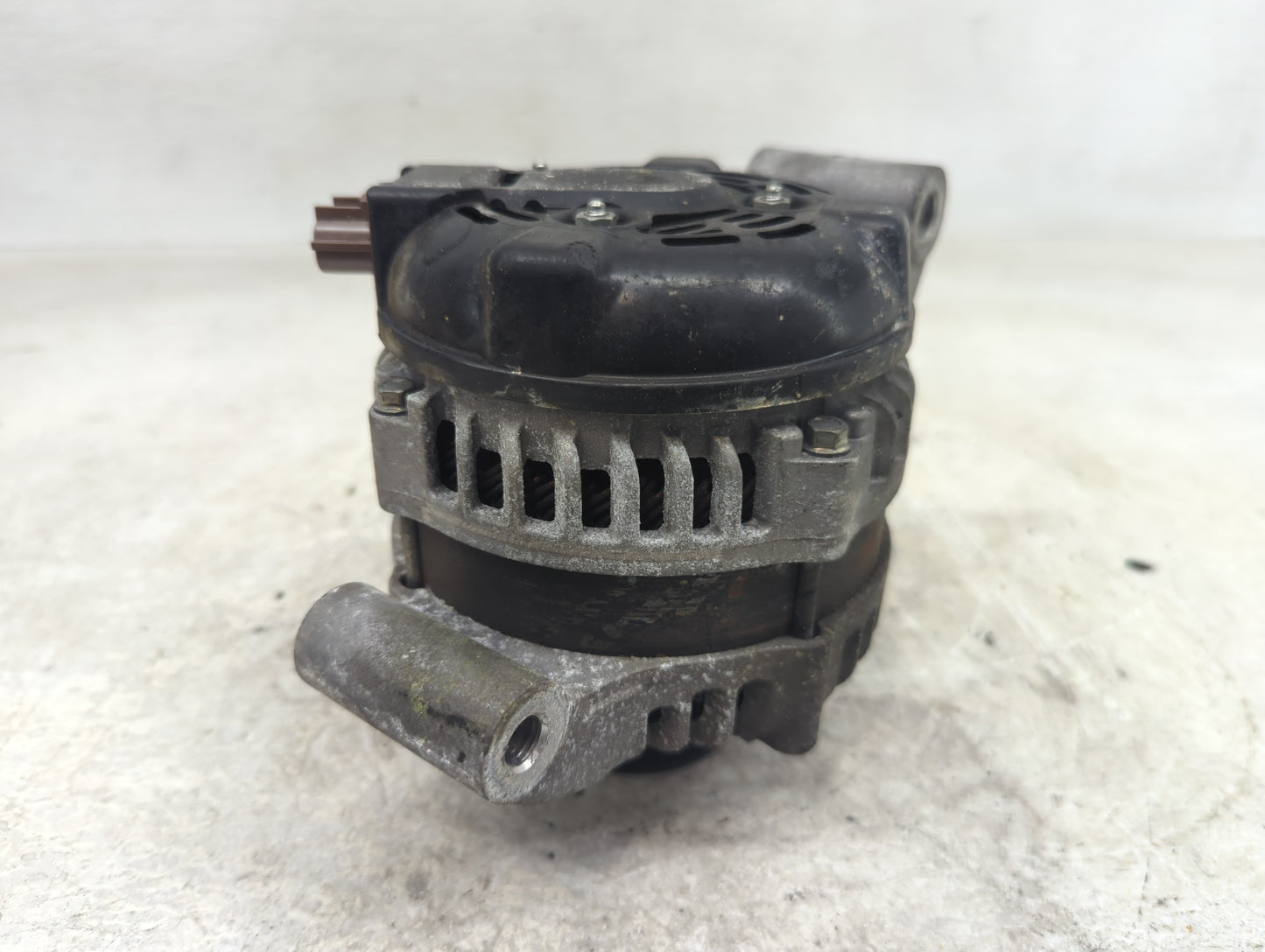 2019 Ford F-250 Super Duty Alternator Replacement Generator Charging Assembly Engine OEM P/N:HC3T-10300-AB Fits OEM Used Aut