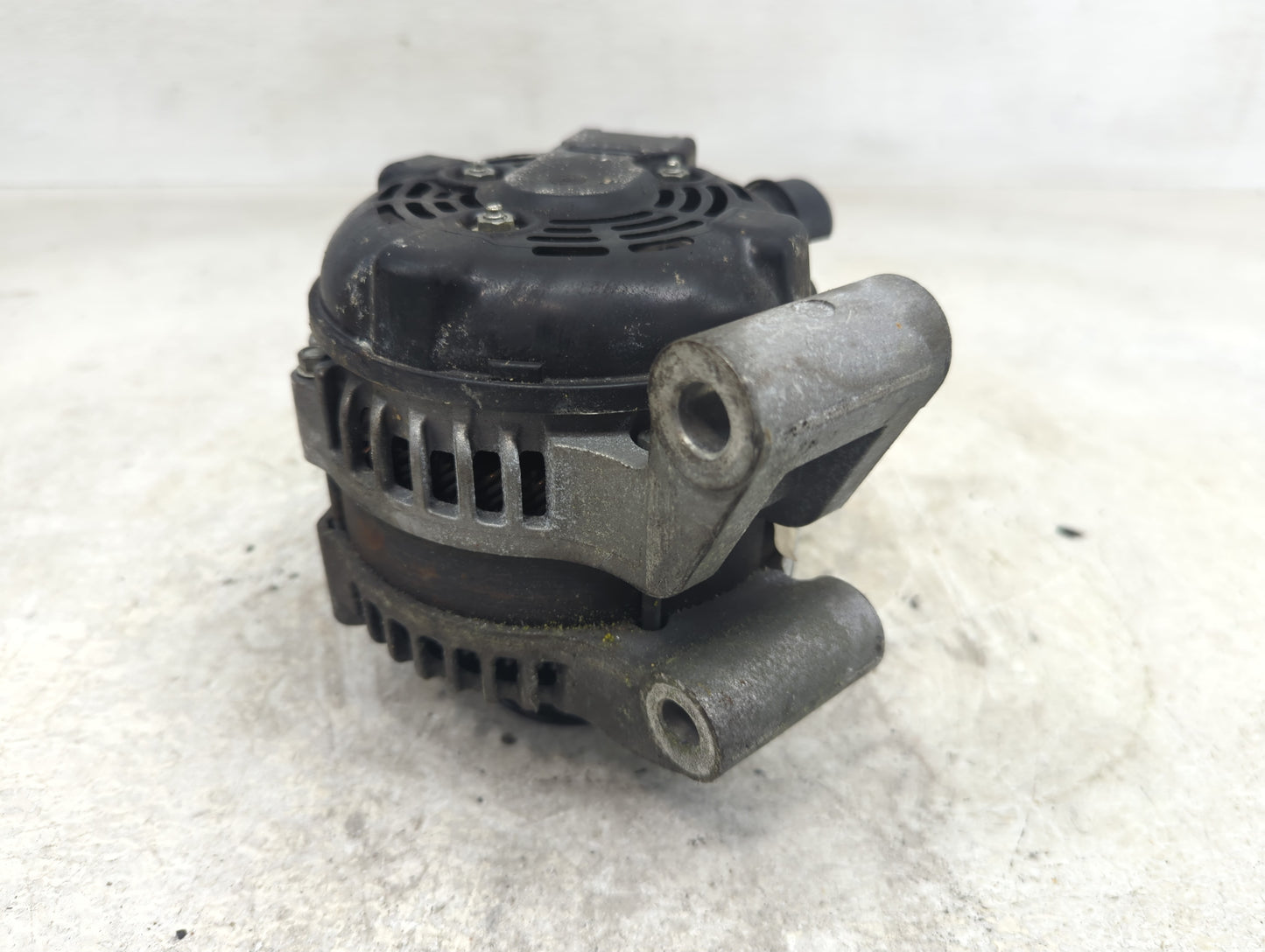 2019 Ford F-250 Super Duty Alternator Replacement Generator Charging Assembly Engine OEM P/N:HC3T-10300-AB Fits OEM Used Aut