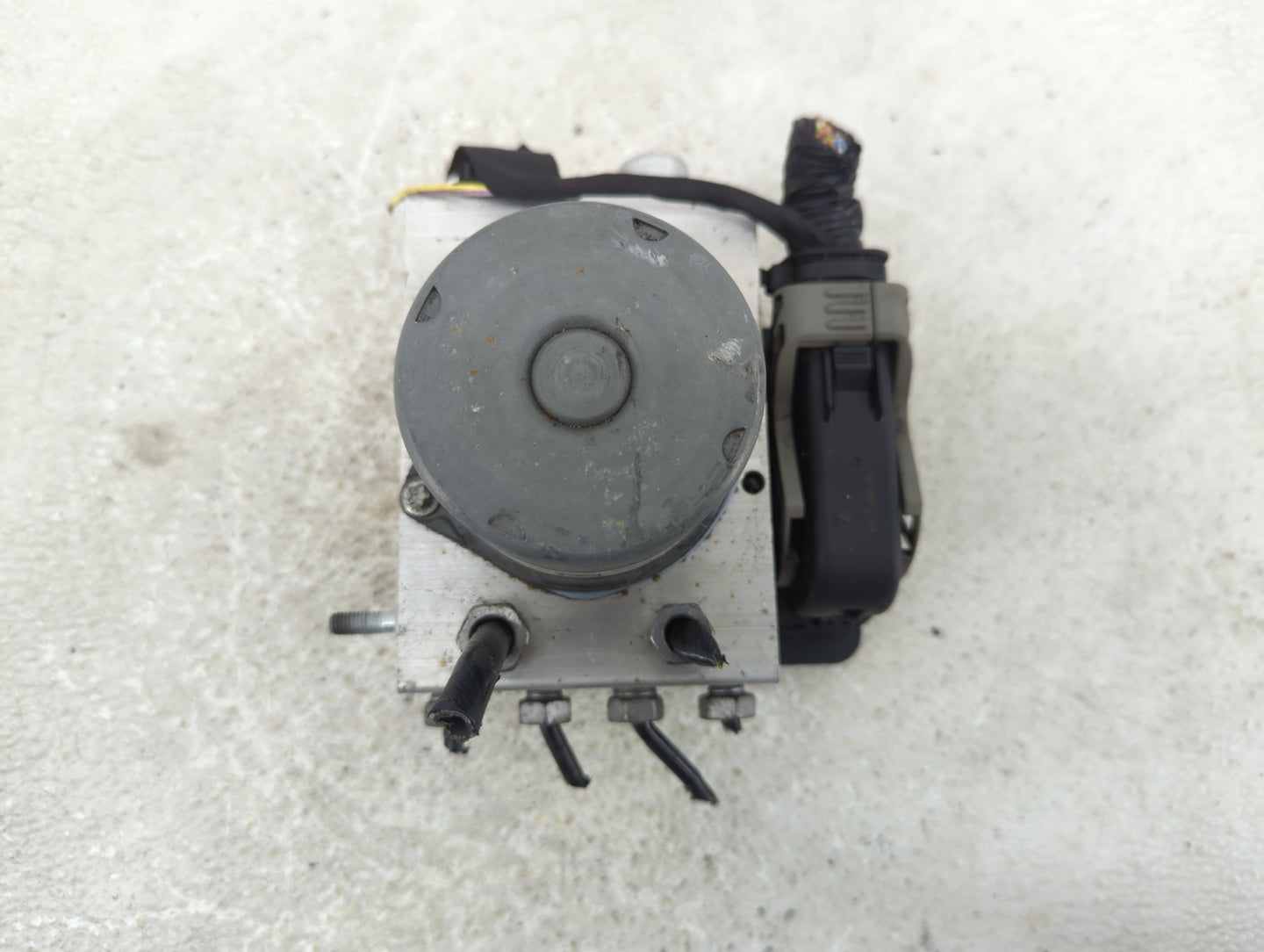 2019 Ford F-350 ABS Pump Control Module Replacement P/N:KC3C-2C405-A Fits OEM Used Auto Parts - Oemusedautoparts1.com