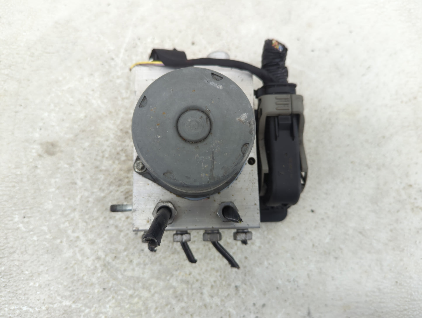 2019 Ford F-350 ABS Pump Control Module Replacement P/N:KC3C-2C405-A Fits OEM Used Auto Parts - Oemusedautoparts1.com
