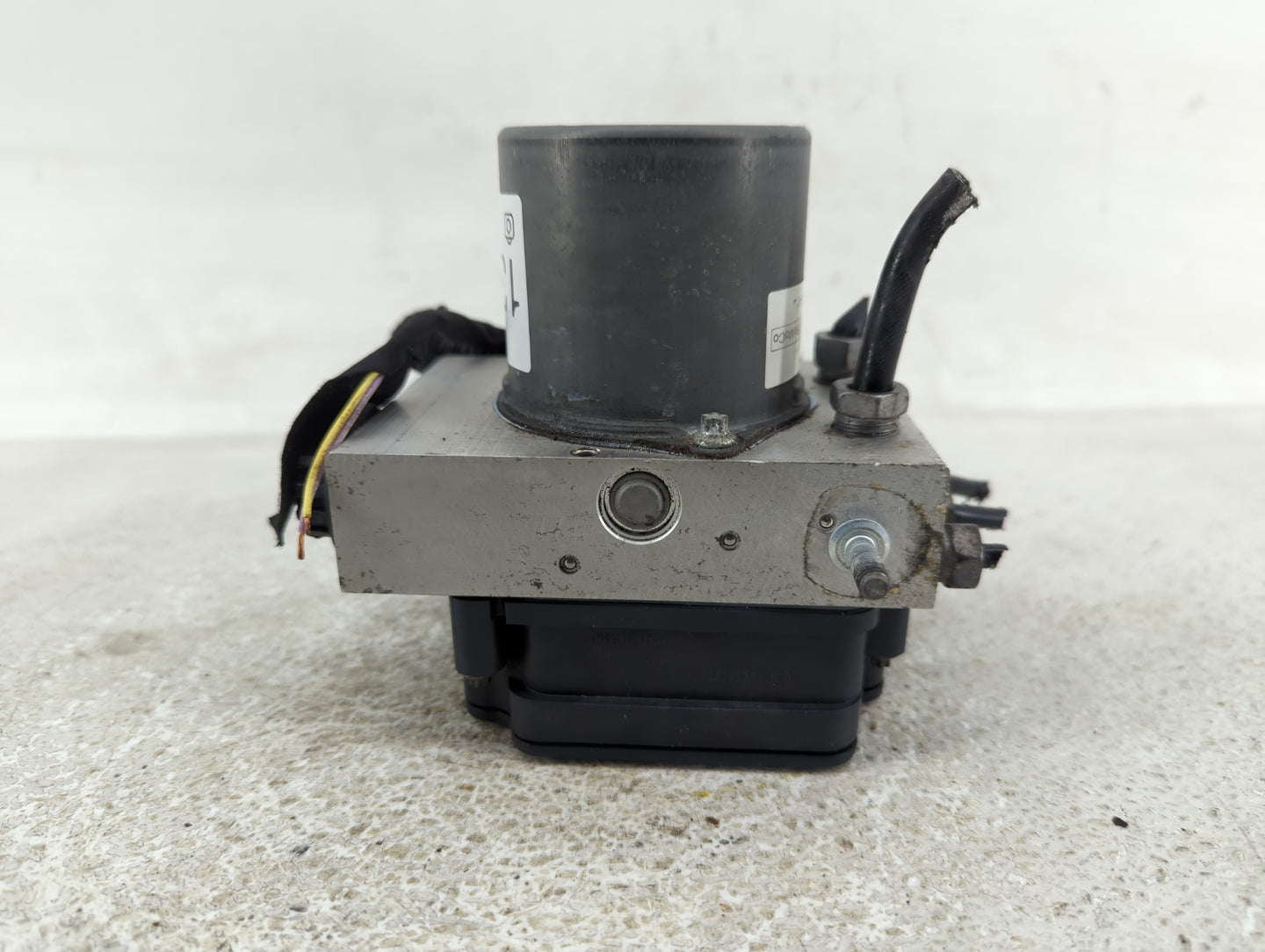 2019 Ford F-350 ABS Pump Control Module Replacement P/N:KC3C-2C405-A Fits OEM Used Auto Parts - Oemusedautoparts1.com