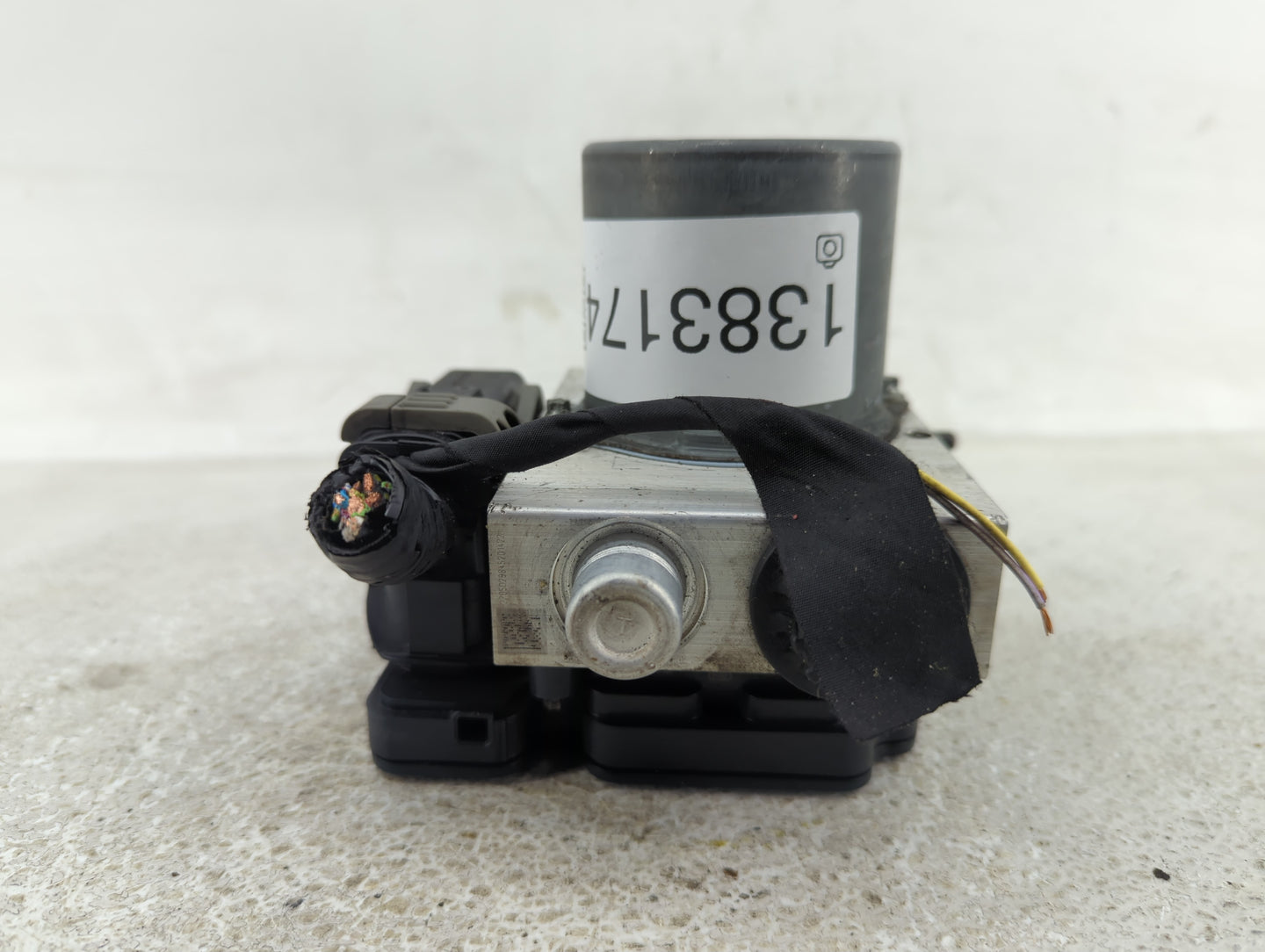 2019 Ford F-350 ABS Pump Control Module Replacement P/N:KC3C-2C405-A Fits OEM Used Auto Parts - Oemusedautoparts1.com